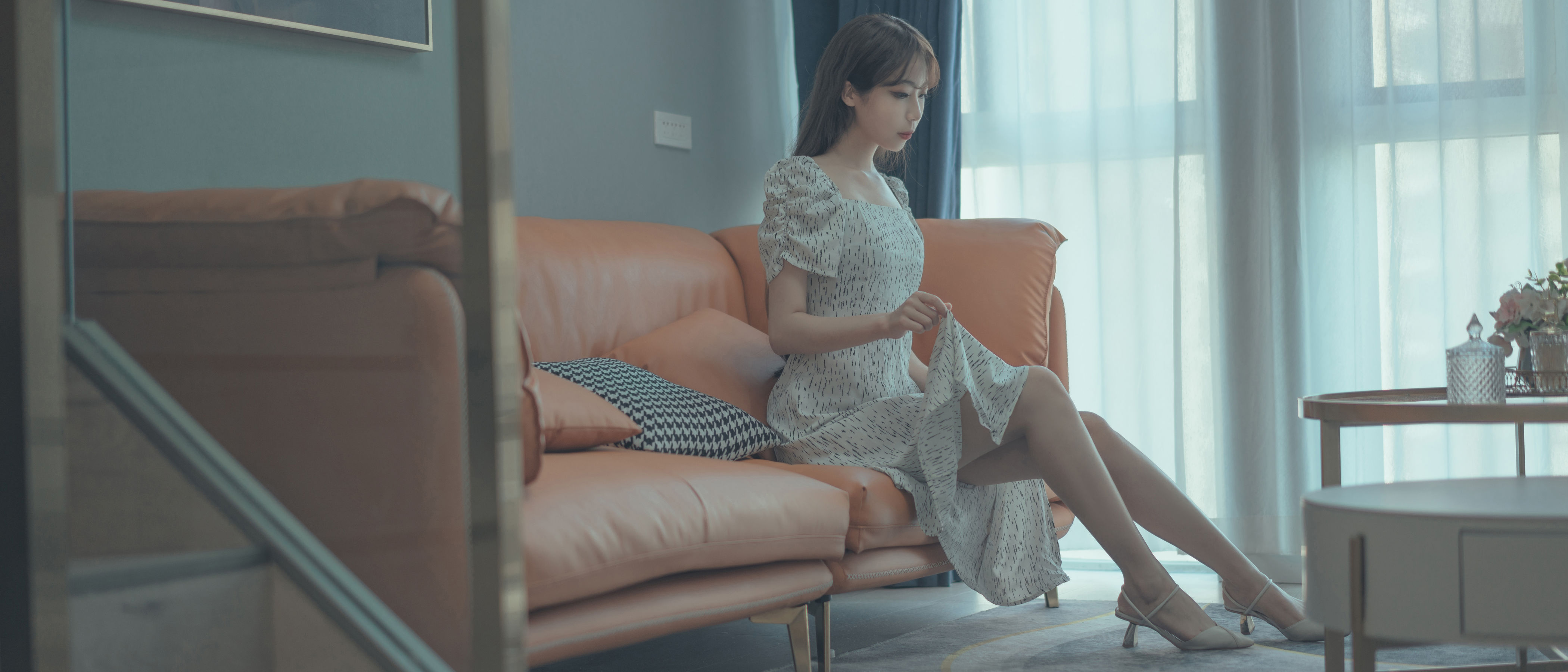 杏仁曲奇 – 反差表姐 [102P]