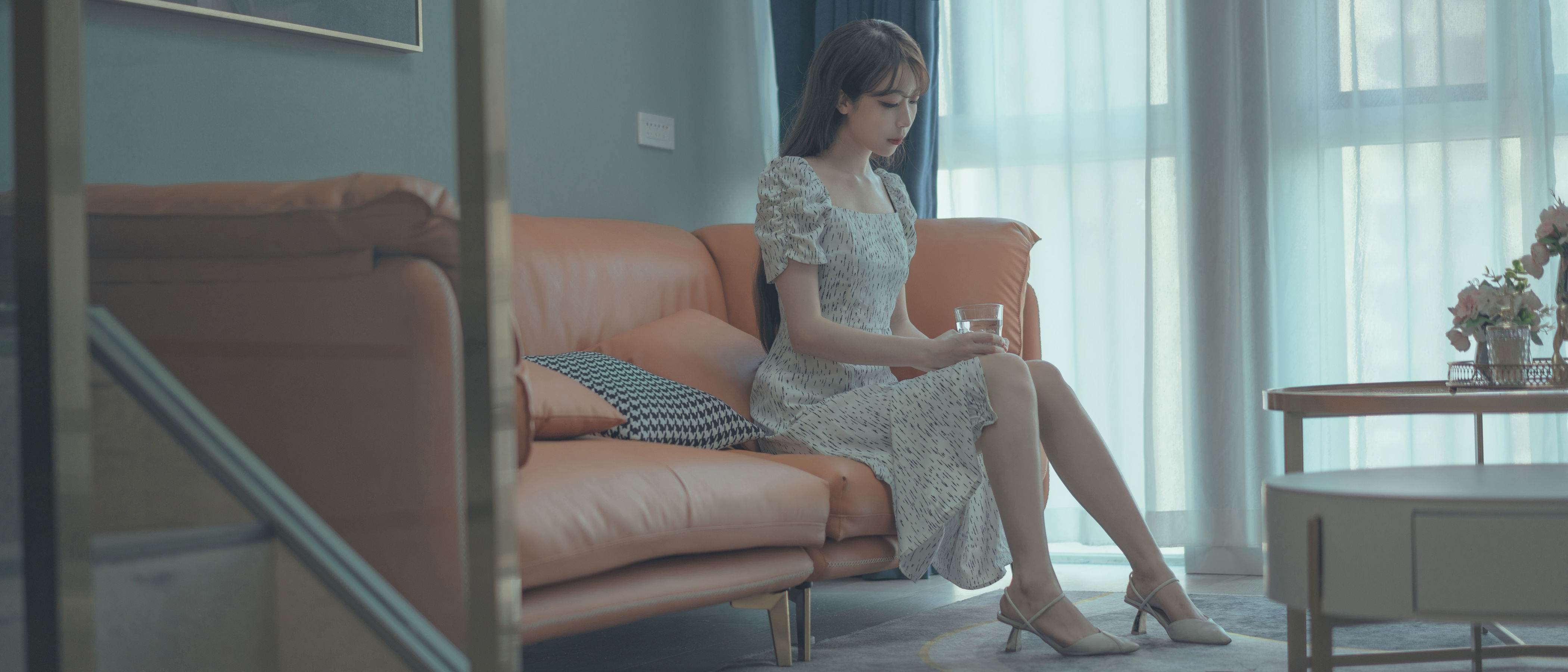 杏仁曲奇 – 反差表姐 [102P]