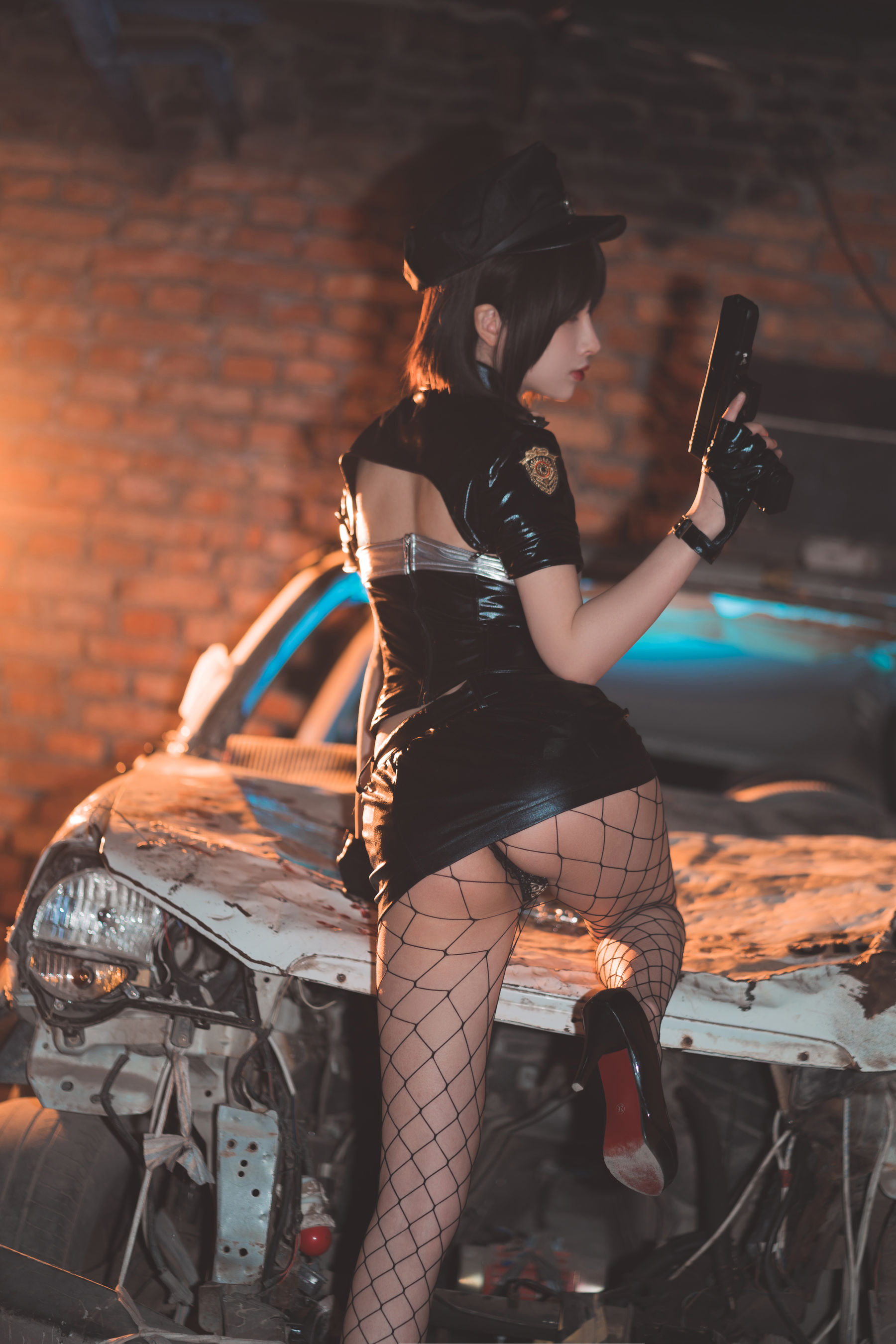 COS福利rioko凉凉子 实习警察 [20P]