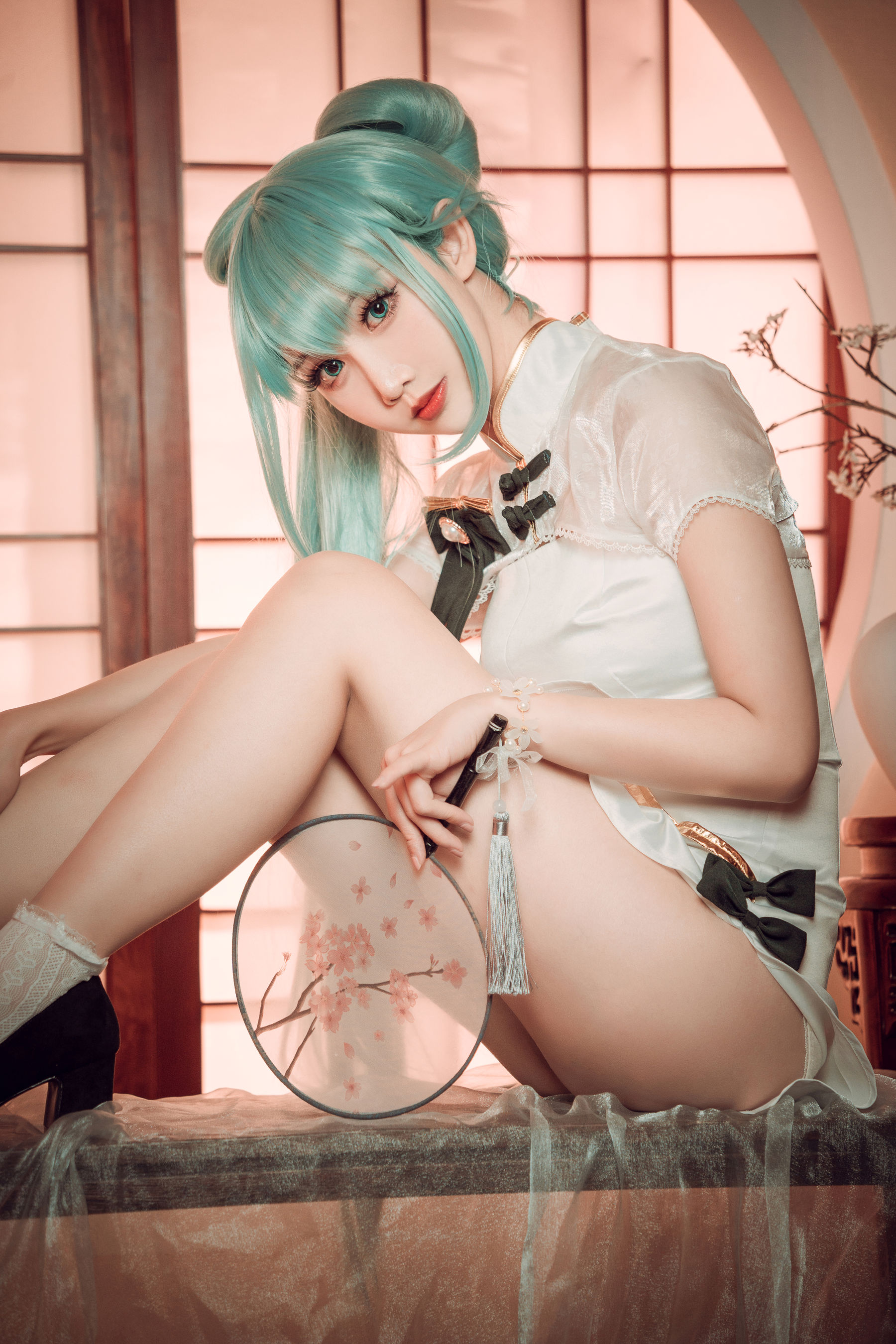 可爱人气Coser面饼仙儿 – 初音旗袍 [28P]