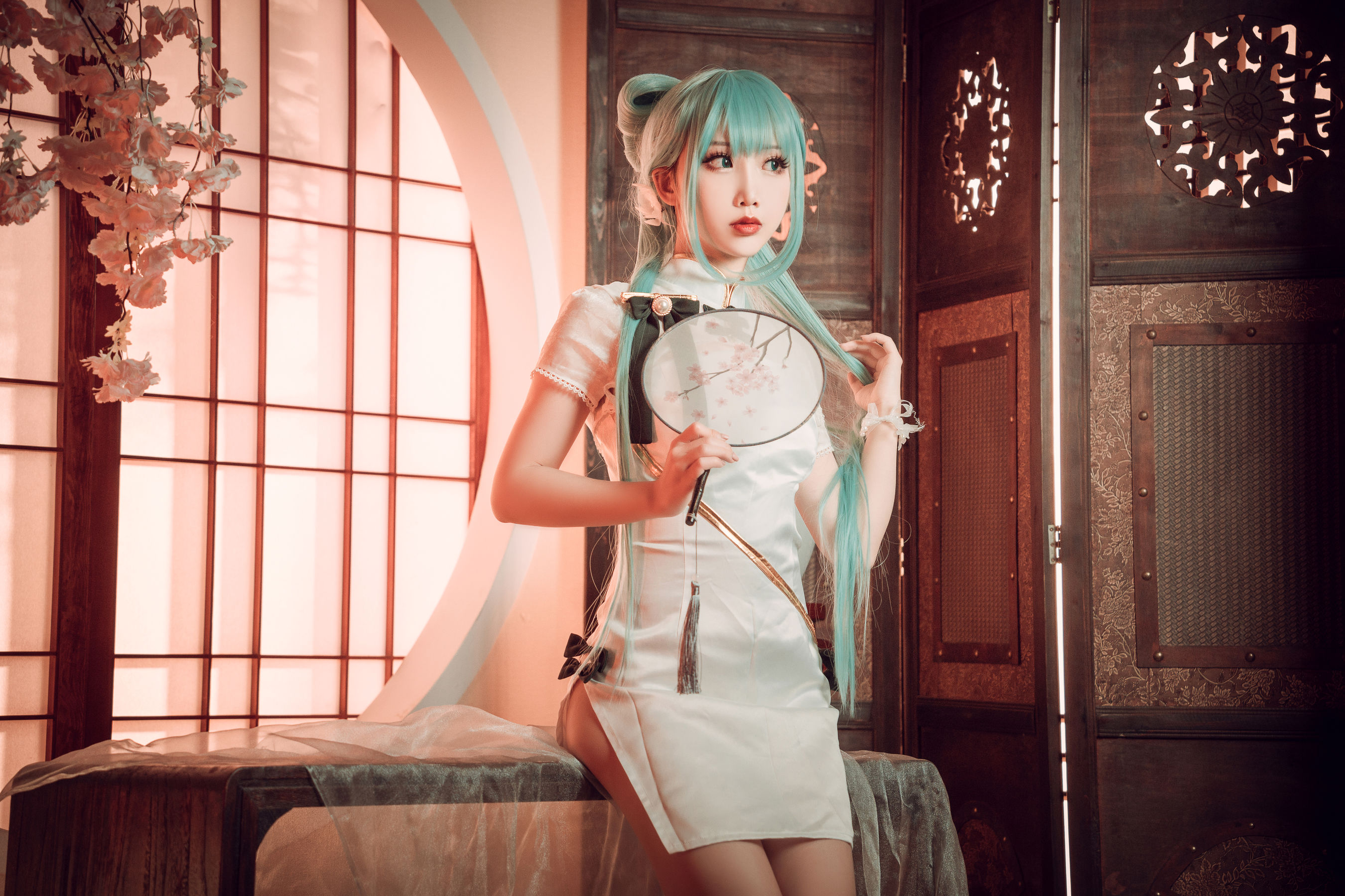 可爱人气Coser面饼仙儿 – 初音旗袍 [28P]