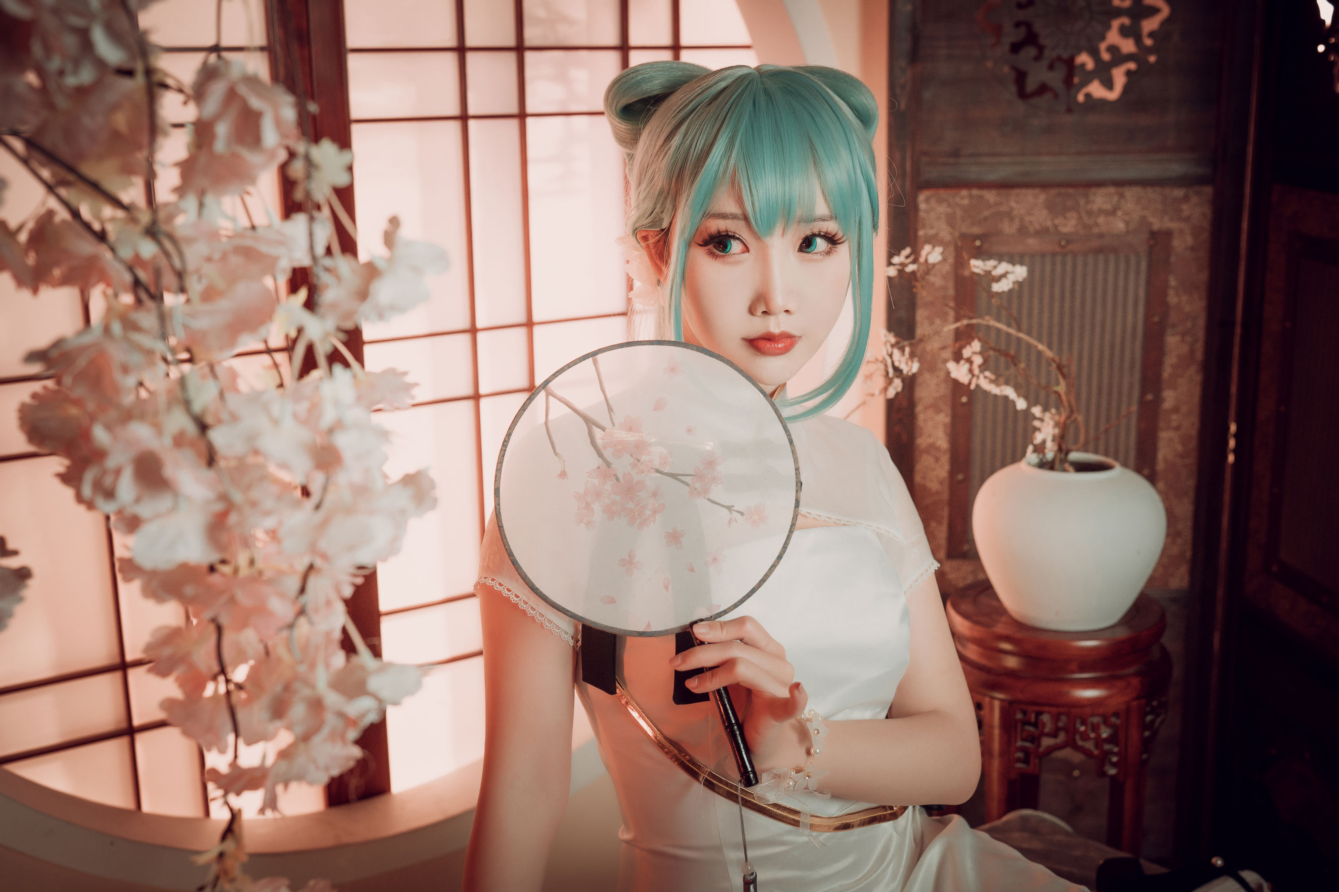 可爱人气Coser面饼仙儿 – 初音旗袍 [28P]