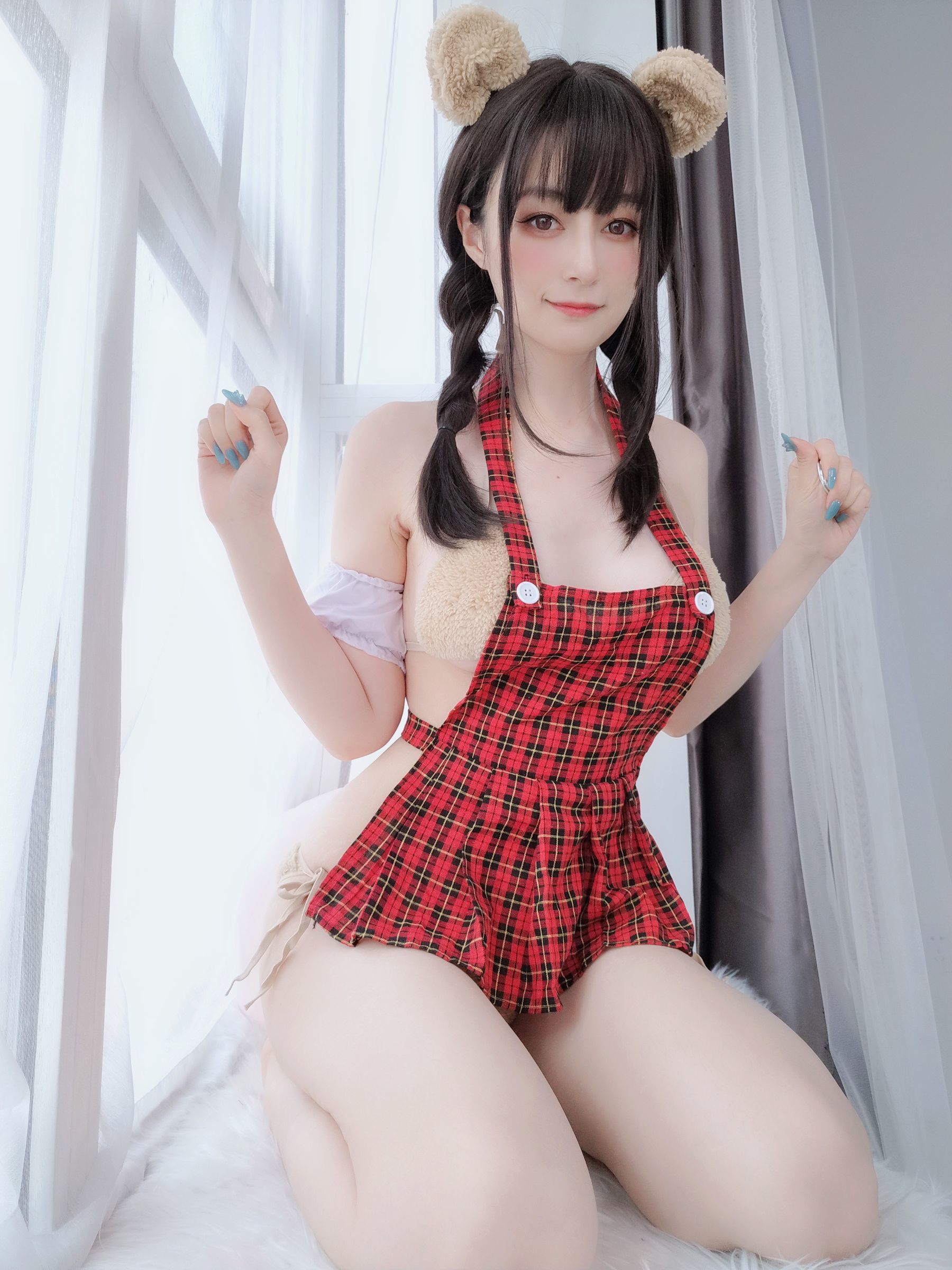 Coser小姐姐白银 – 可爱的熊 [56P]
