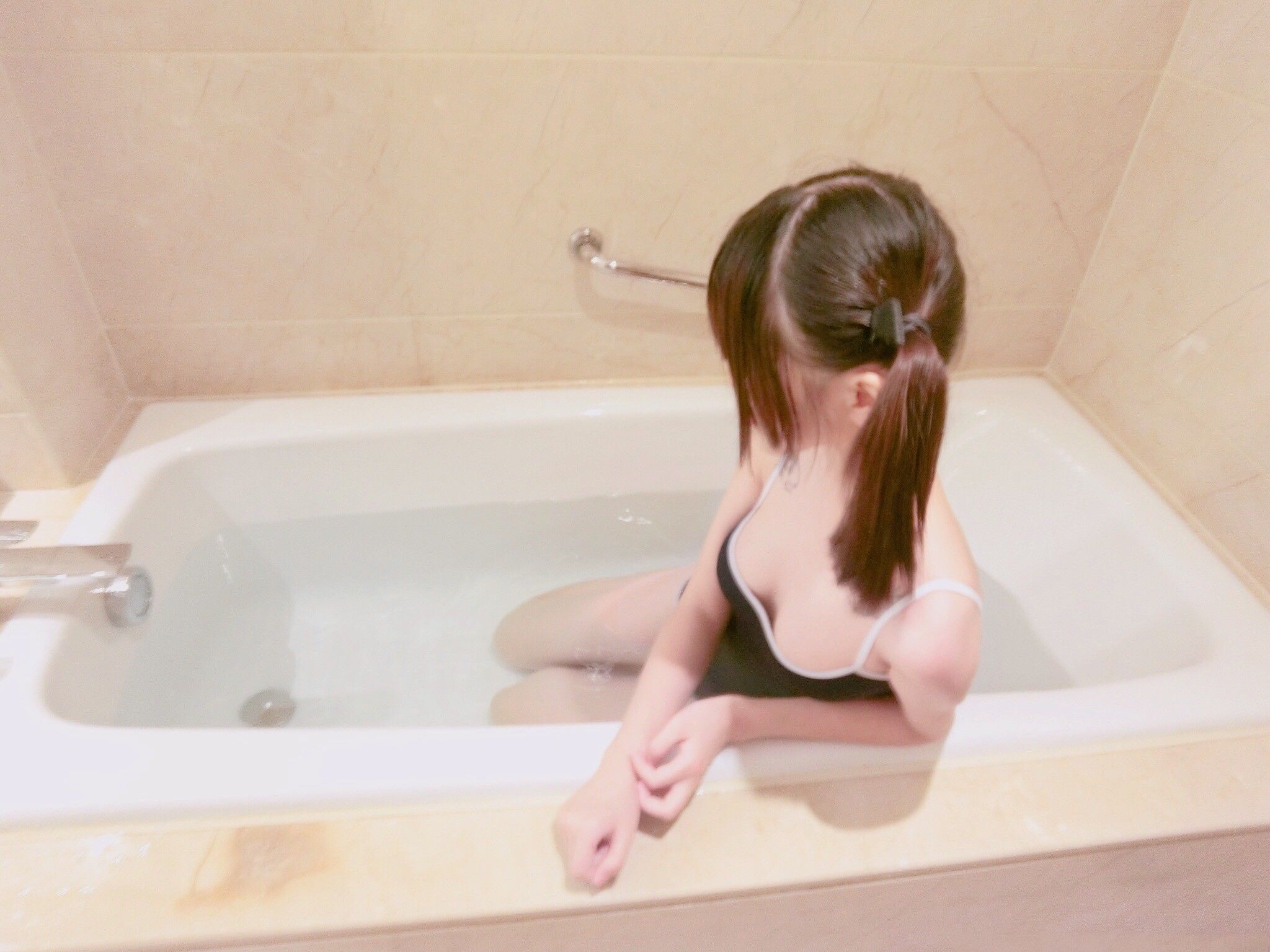 似喵 – 死库水 [21P]