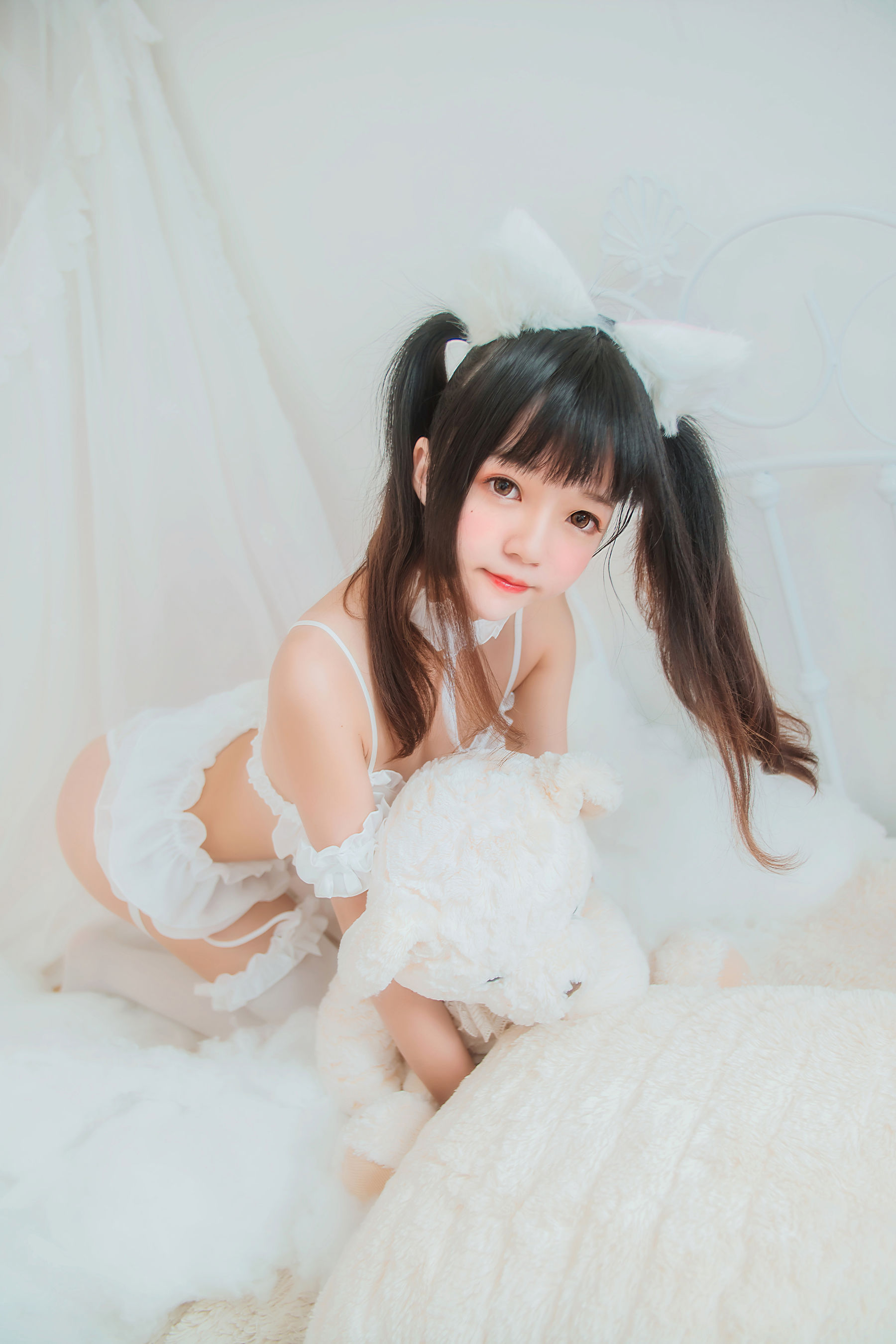 [萝莉COS] 桜桃喵《白猫》 [32P]