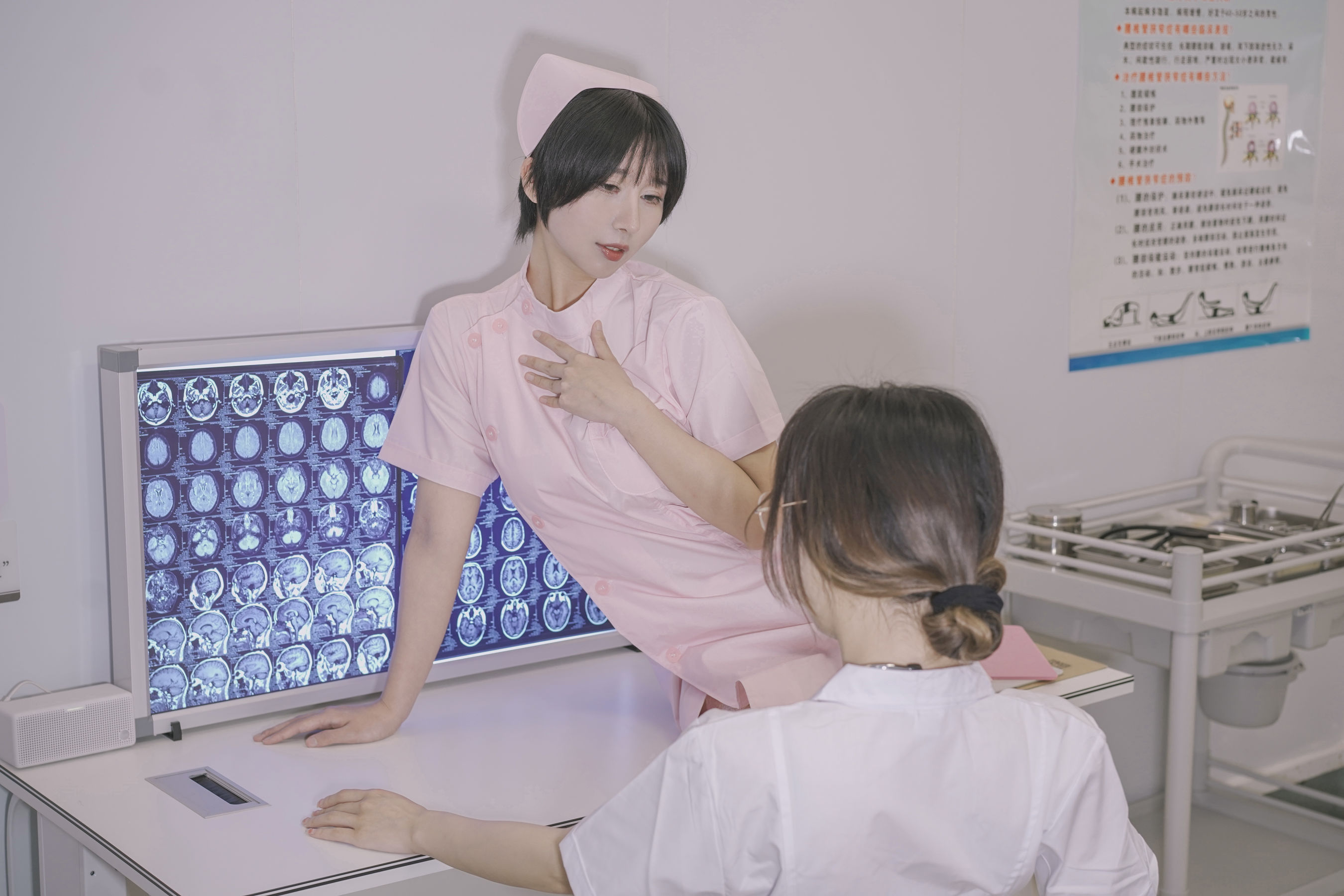 云溪溪&奶桃桃 N47医护 [80P]