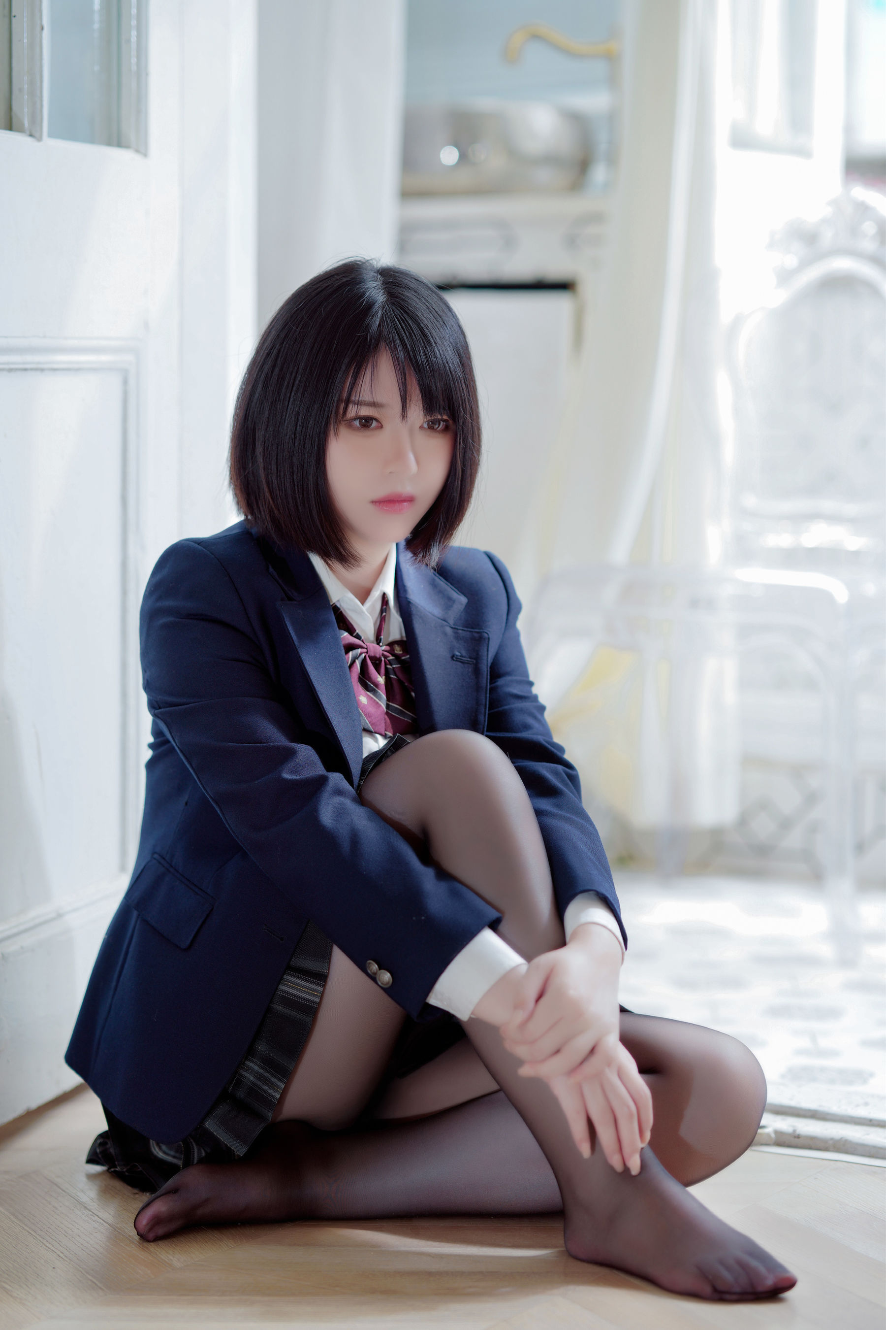 半半子 – 彼女の制服姿が好き [54P]
