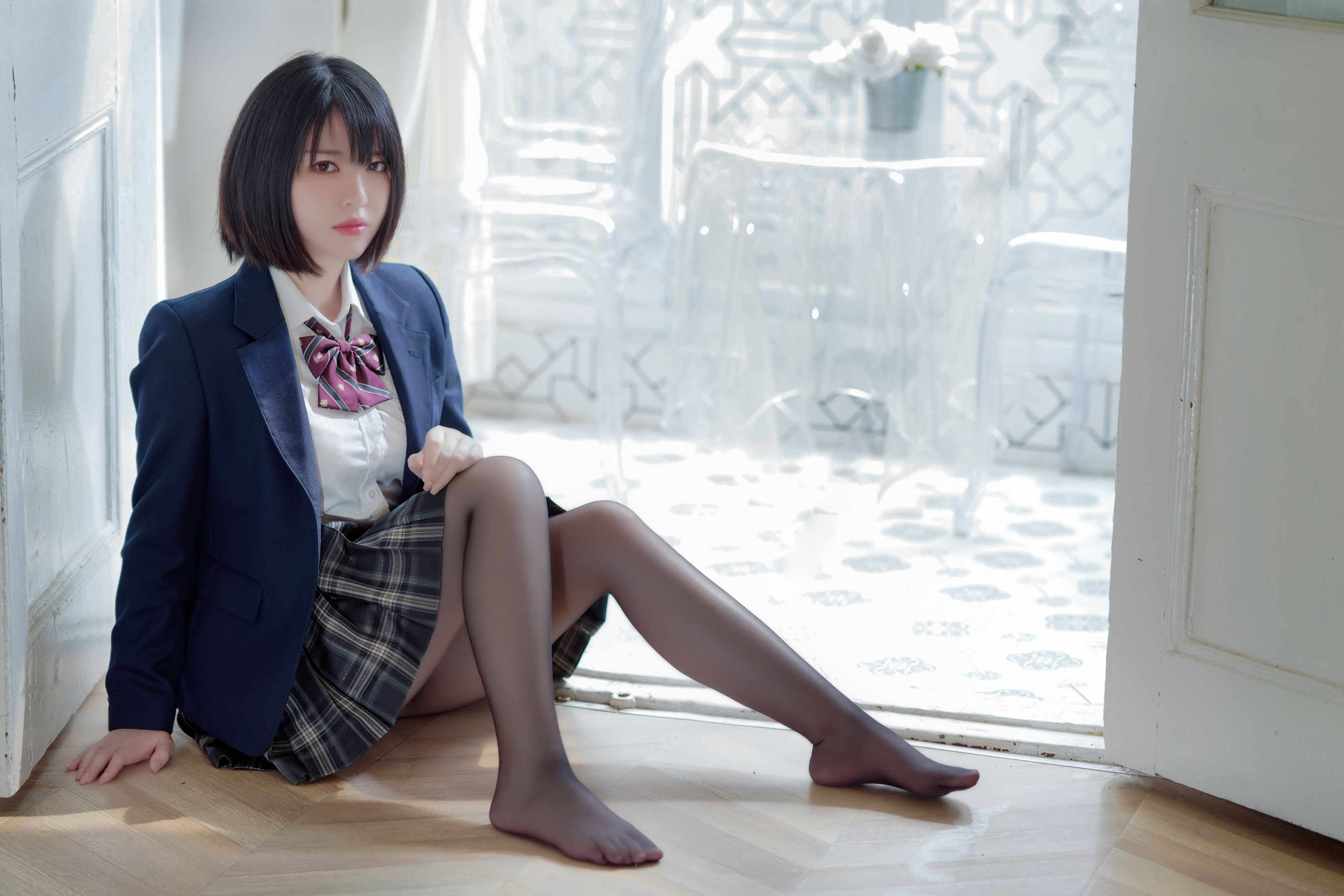 半半子 – 彼女の制服姿が好き [54P]