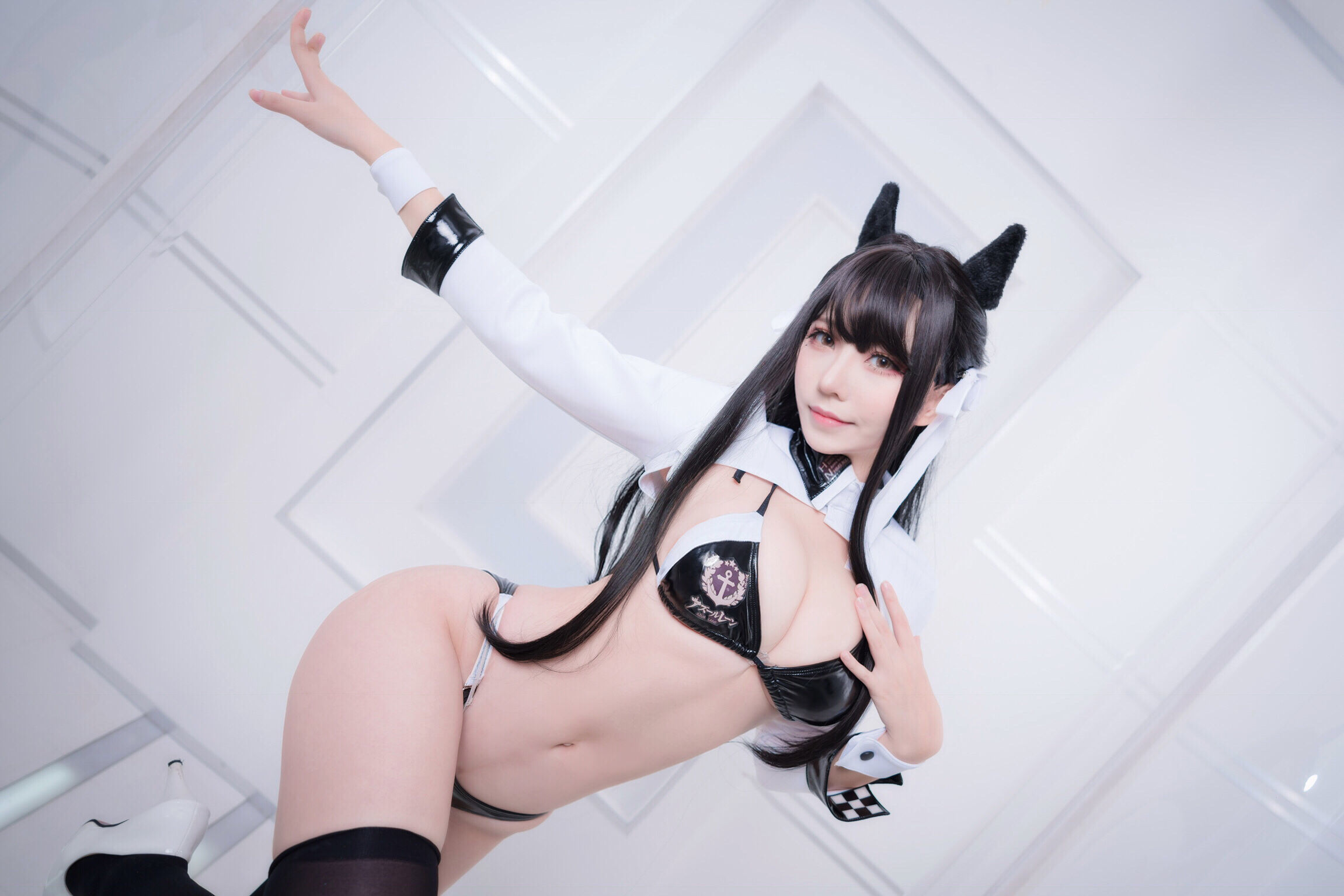 [萝莉COS] 萌妹菌烨tako – 爱宕犬赛车 Part1 [9P]