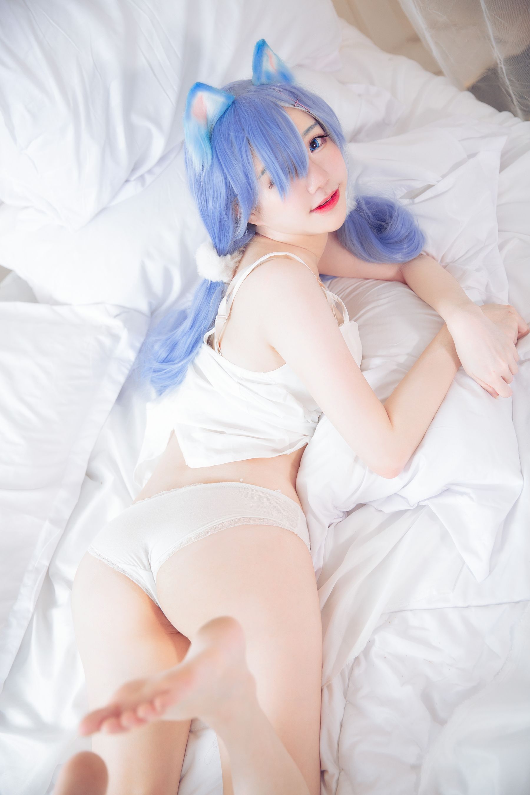 Sally Dorasnow – Rem White Kitty [49P]