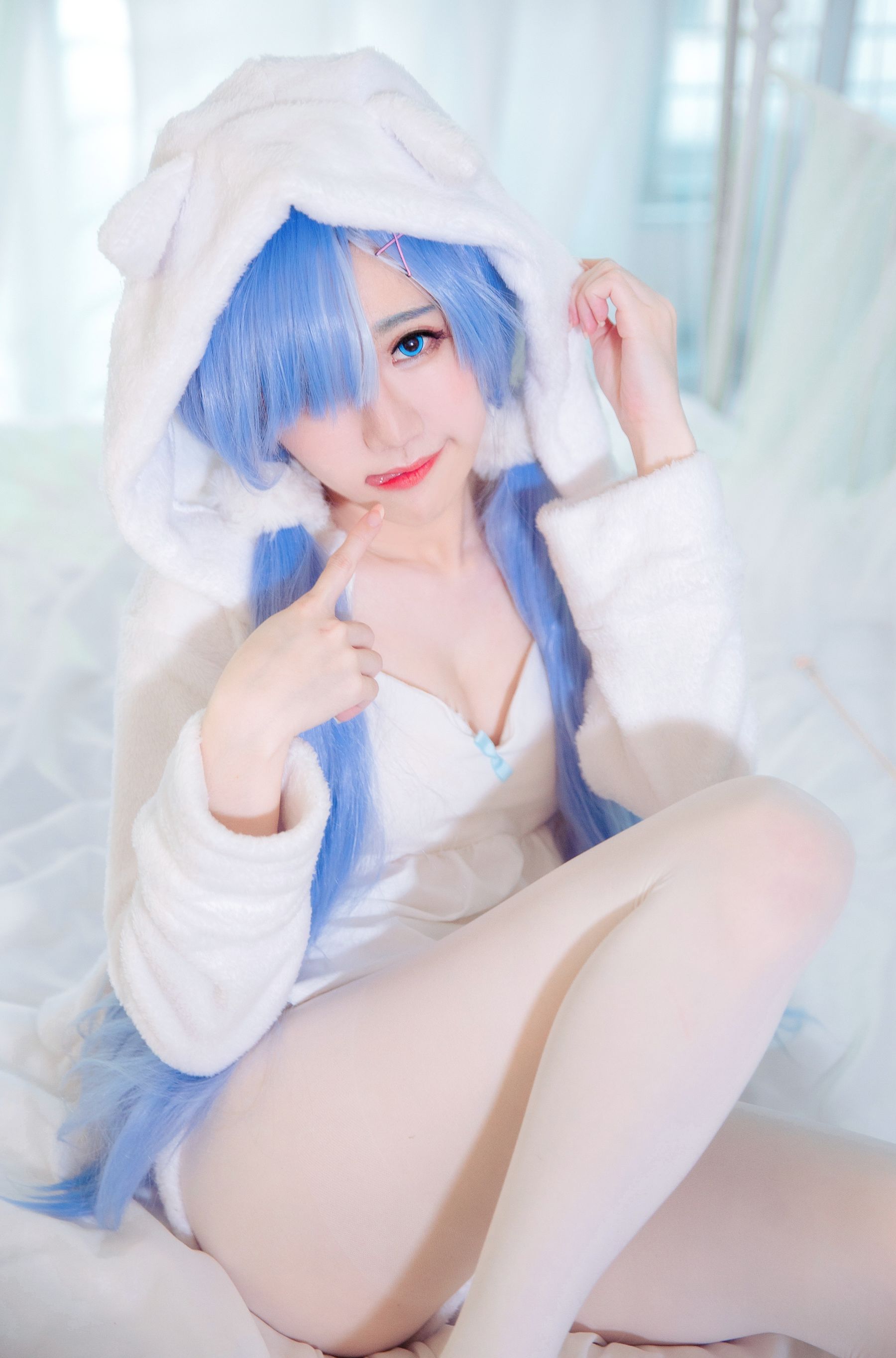 Sally Dorasnow – Rem White Kitty [49P]
