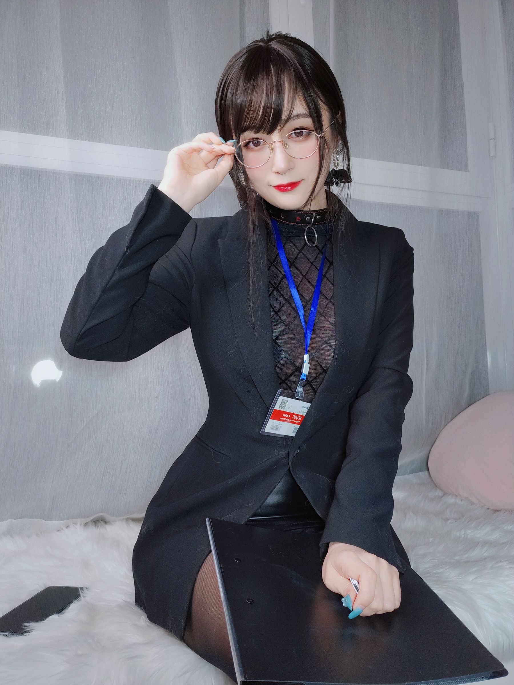 Coser小姐姐白银 – 黑丝情趣 [128P]