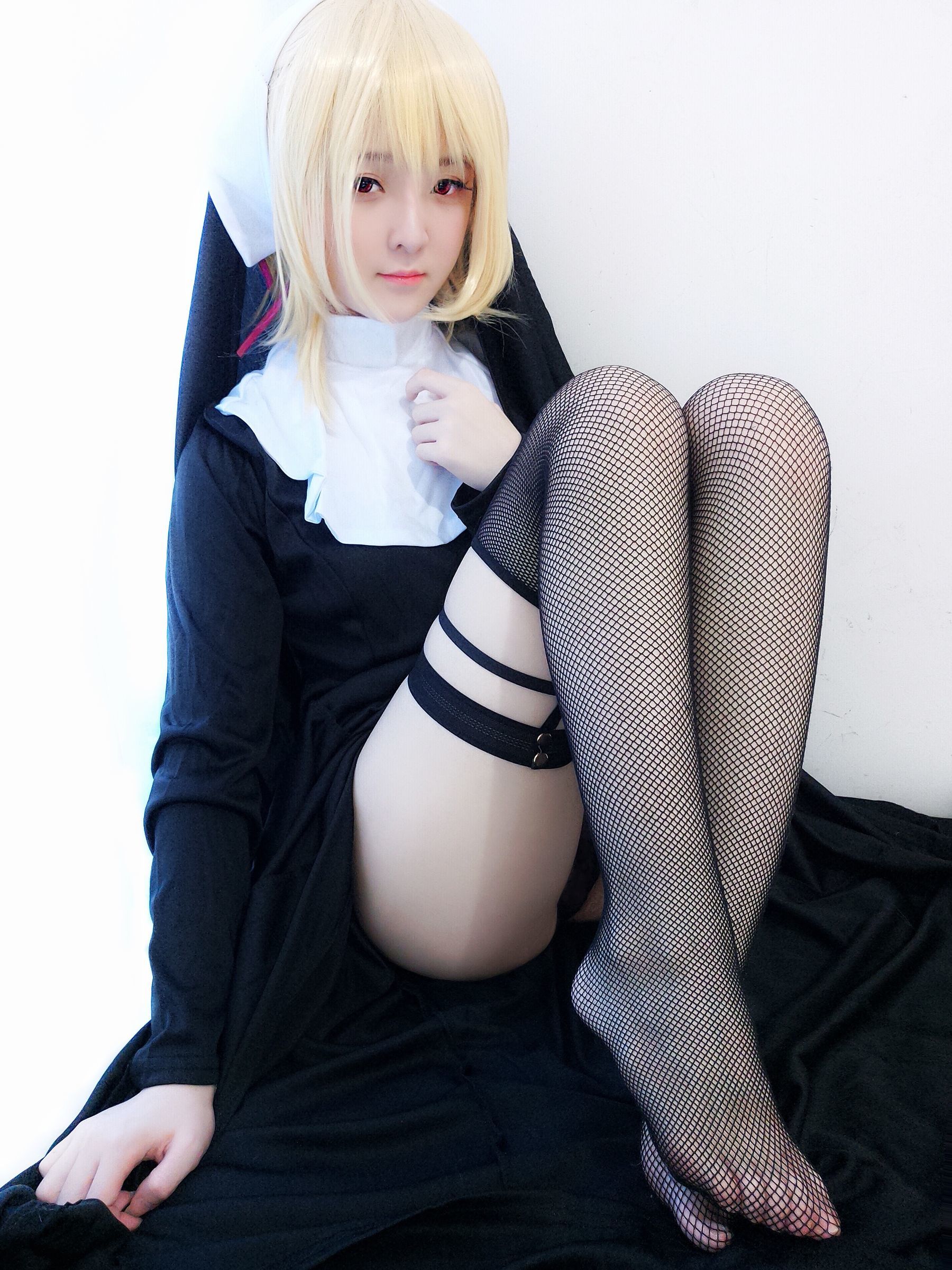[萝莉COS] 一小央泽 – 修女小姐姐（黑） [21P]