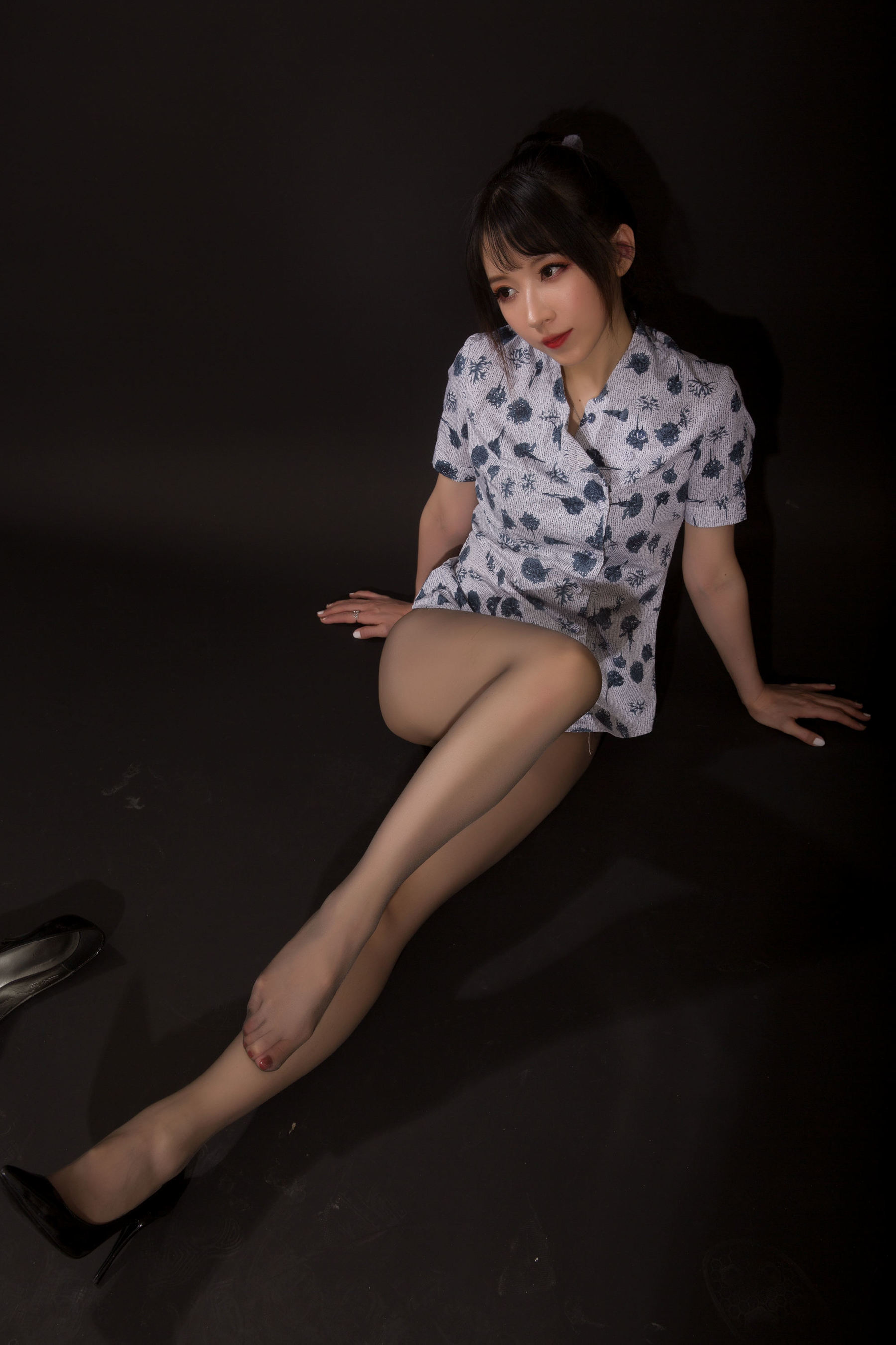 斗鱼主播小女巫露娜 – 东航棚拍 [21P]