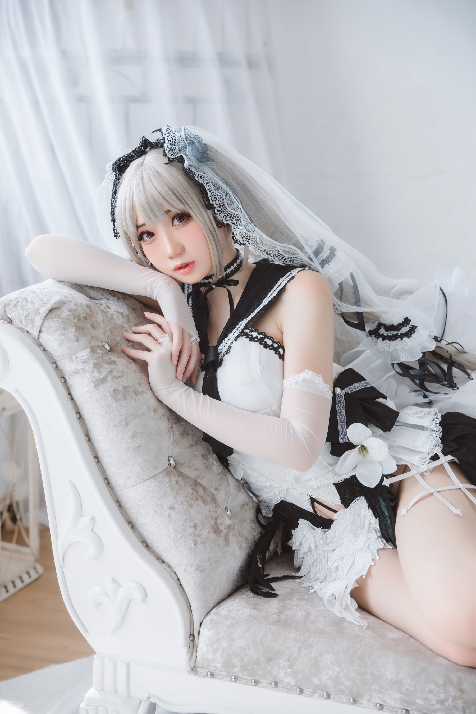 焖焖碳 – 可畏礼服 [33P]