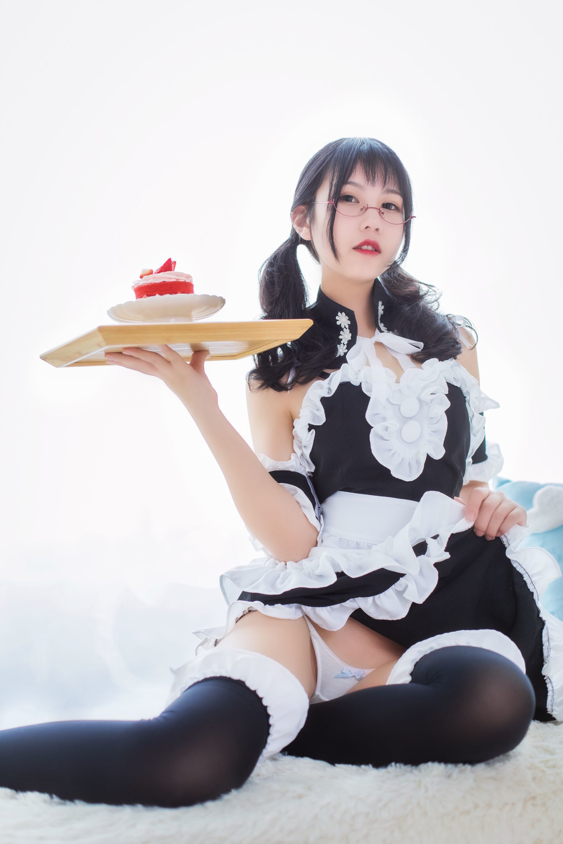 [萝莉COS] 逐月su – 女仆 [54P]
