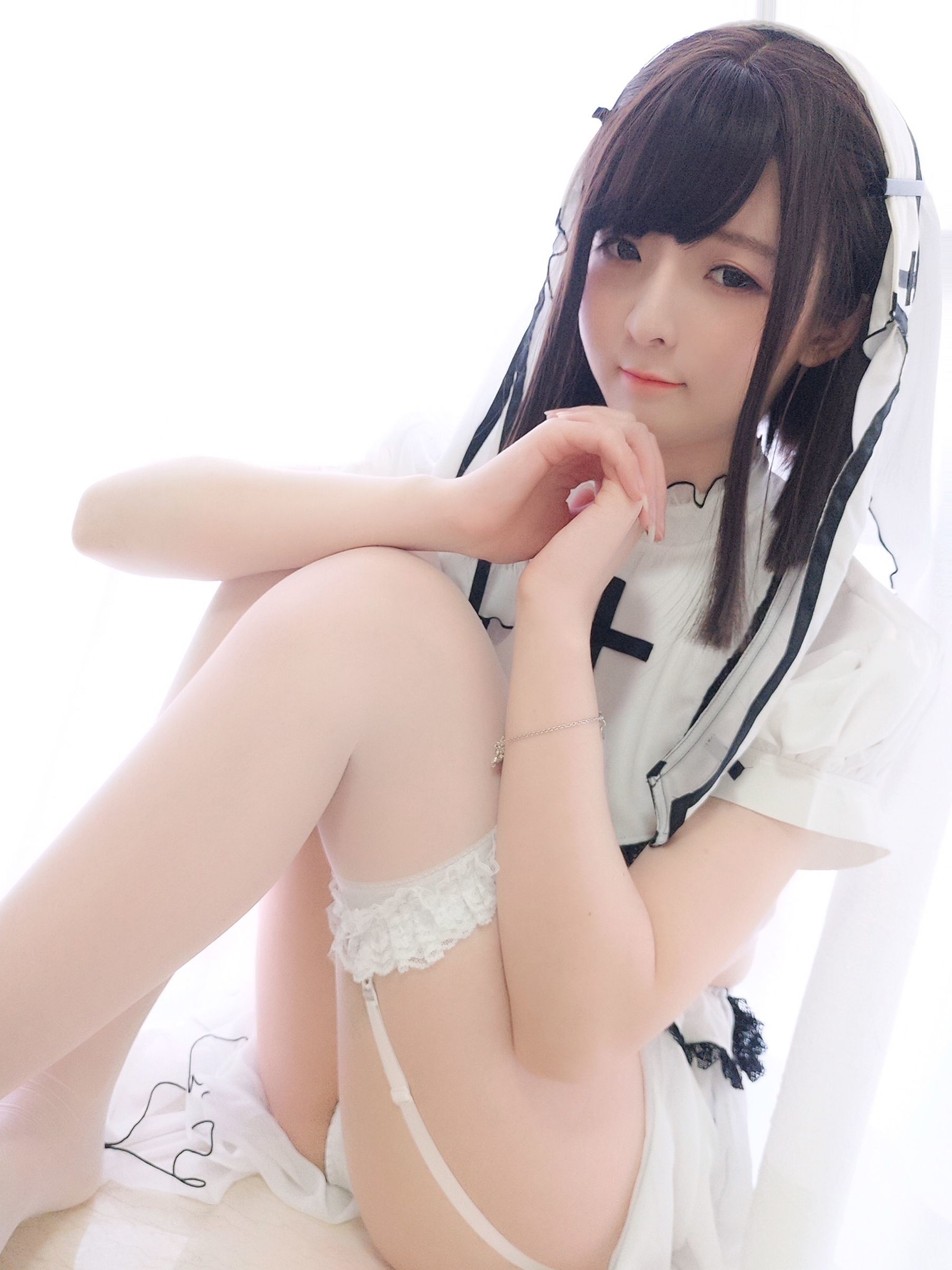 [萝莉COS] 一小央泽 – 白修女 [32P]