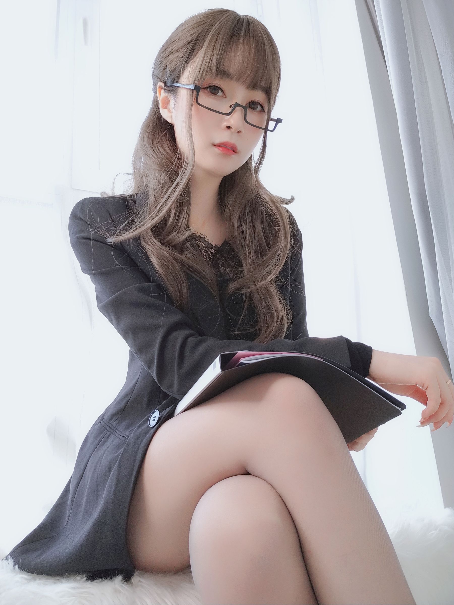 Coser小姐姐白银 – 黑西服 [69P]