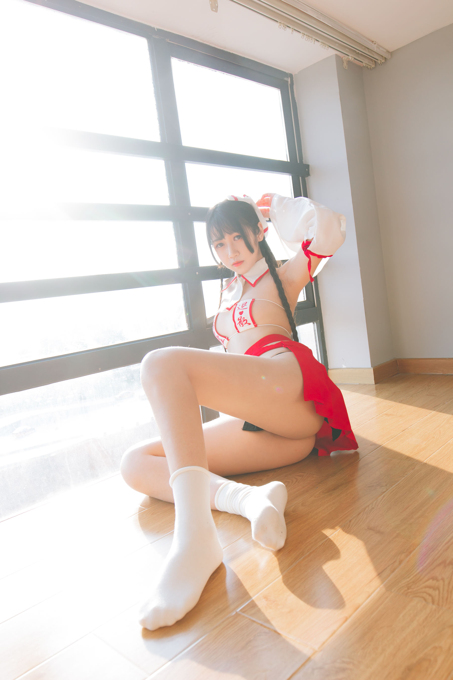 微博人气Coser不呆猫 – 巫女 [12P]