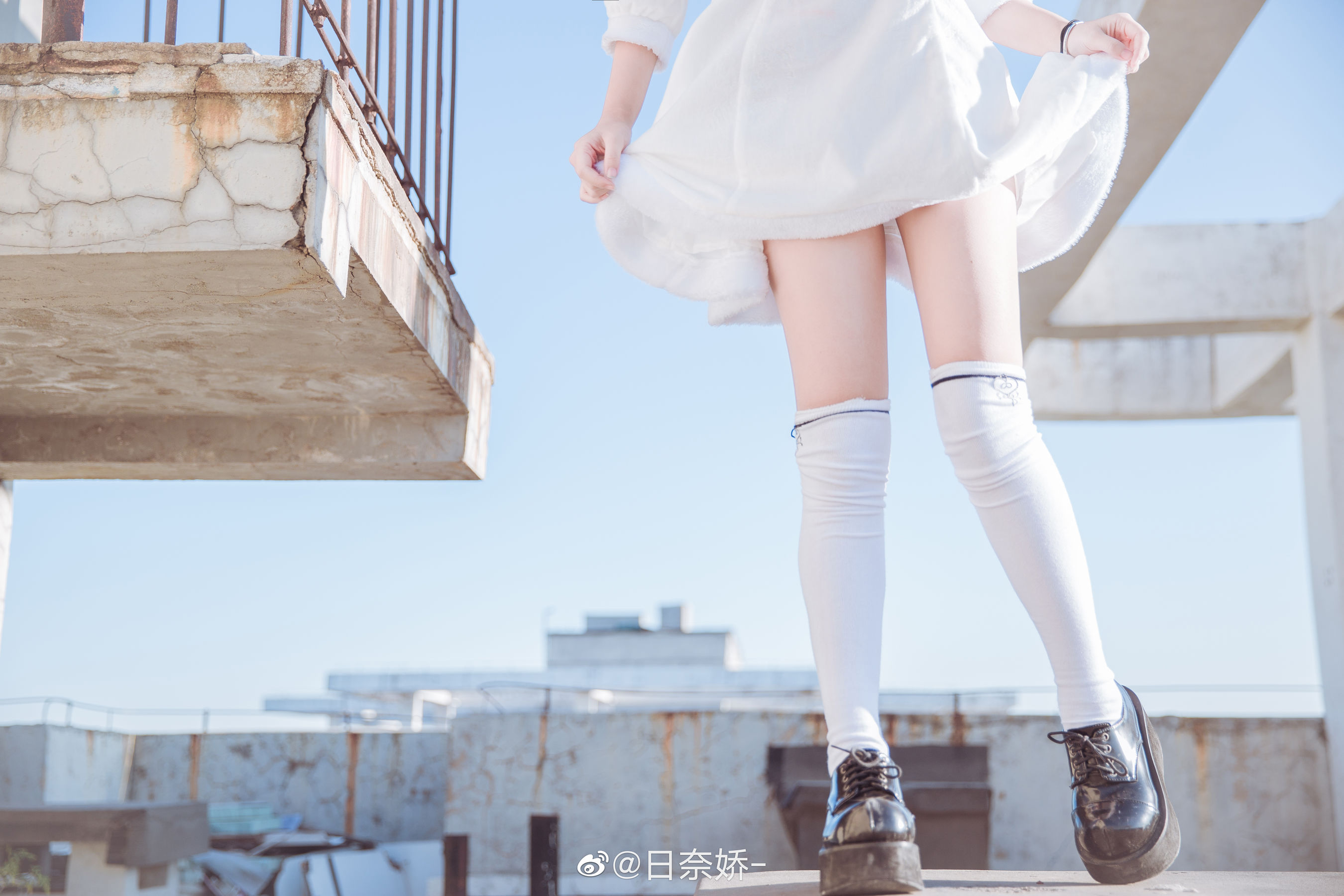 日奈娇 – 蕾姆 白裙 [11P]