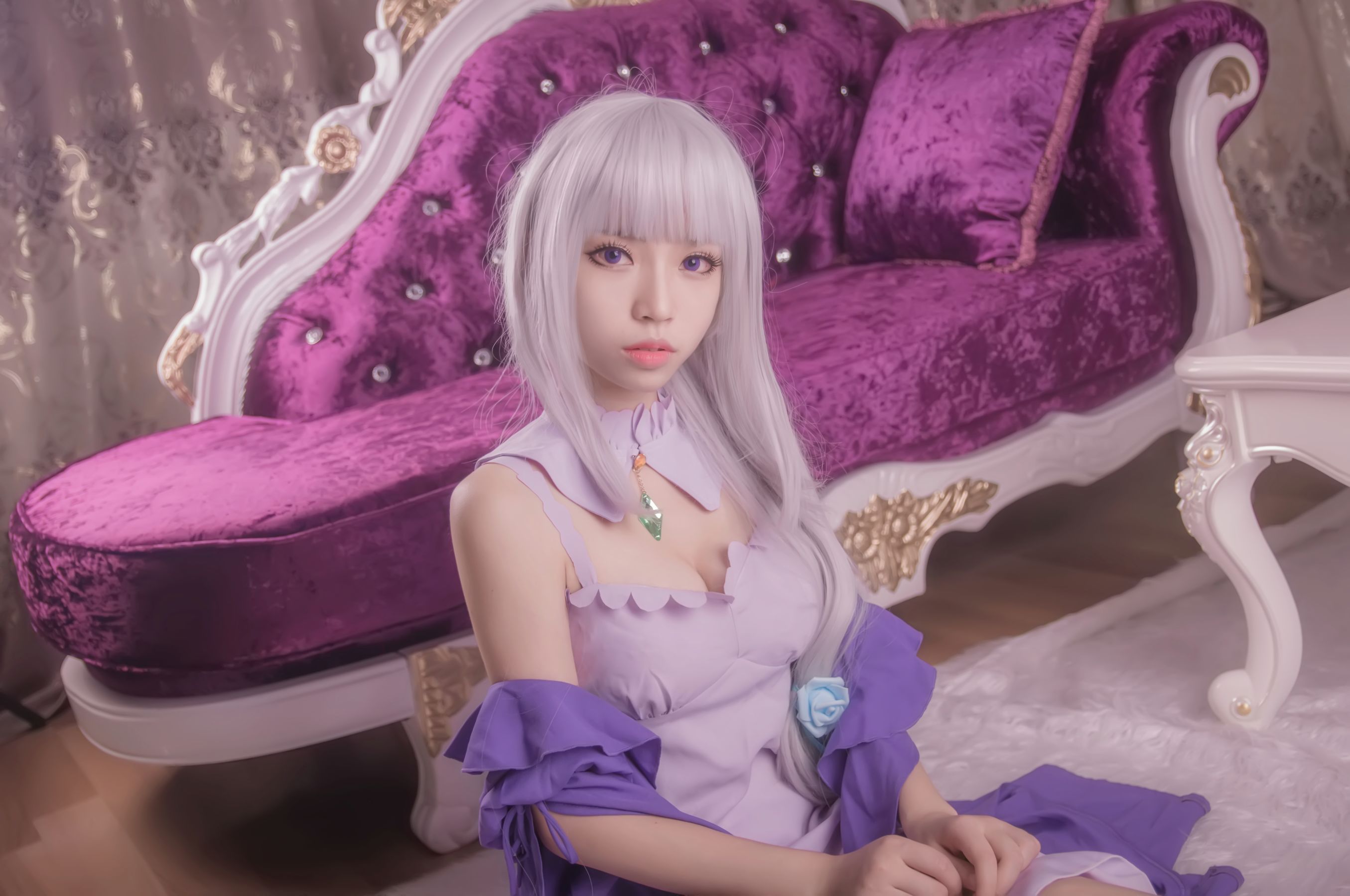 [Cosplay写真] 萌妹白易子教主 – RE从零开始的异世界生活 艾米莉娅 [10P]