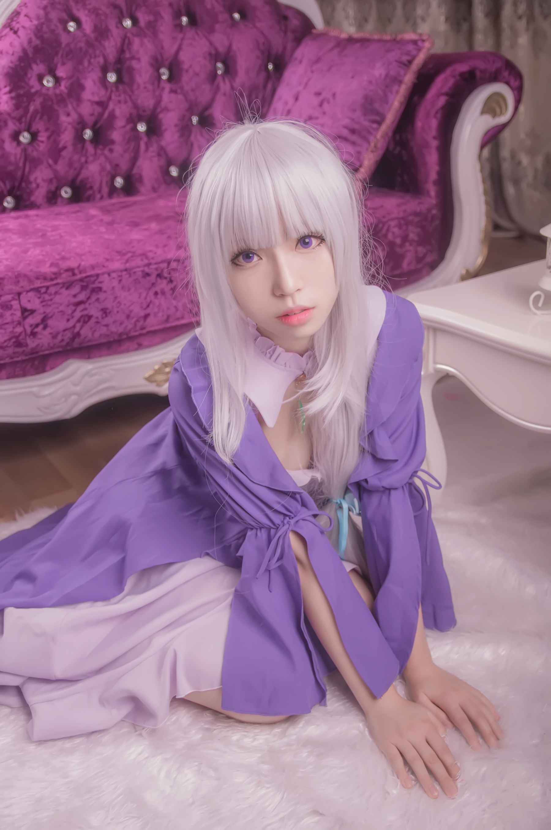 [Cosplay写真] 萌妹白易子教主 – RE从零开始的异世界生活 艾米莉娅 [10P]