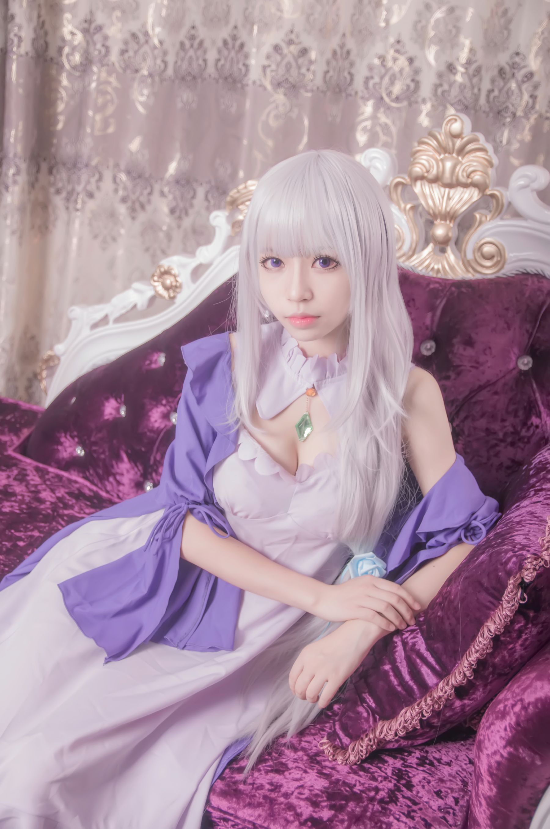 [Cosplay写真] 萌妹白易子教主 – RE从零开始的异世界生活 艾米莉娅 [10P]