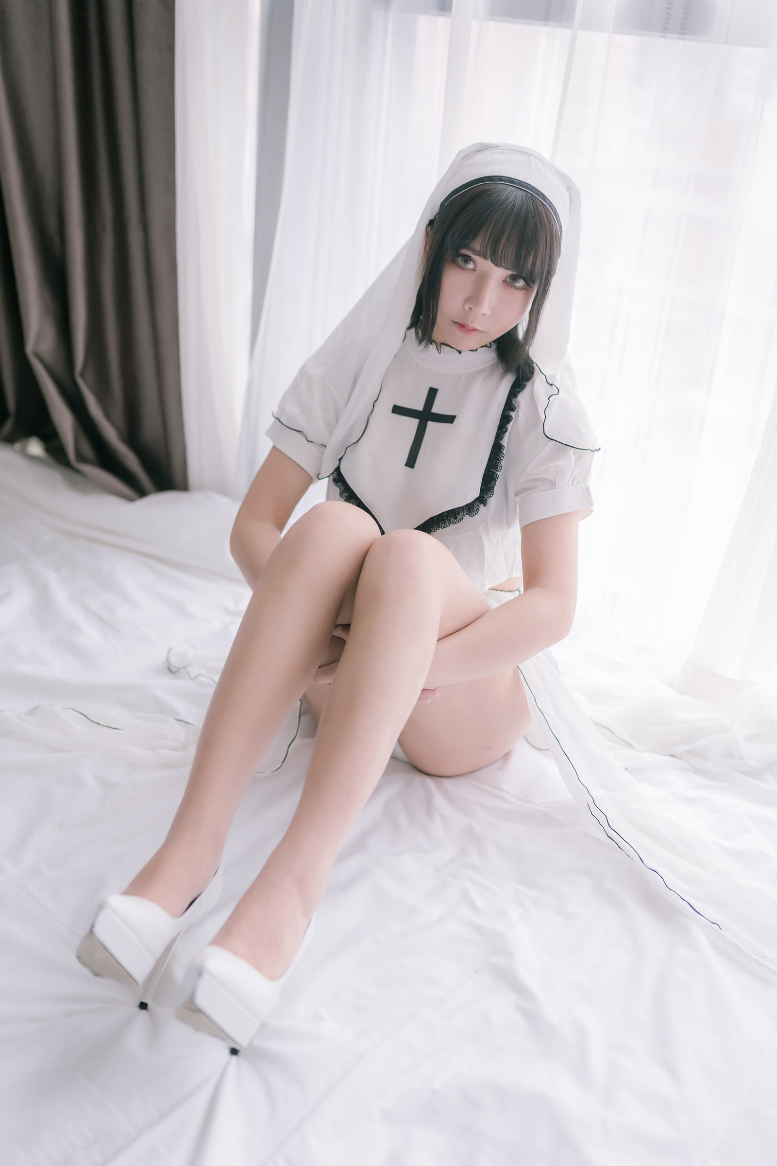 [萝莉COS] 二次元妹子抱走莫子aa – 纯白修女 [42P]