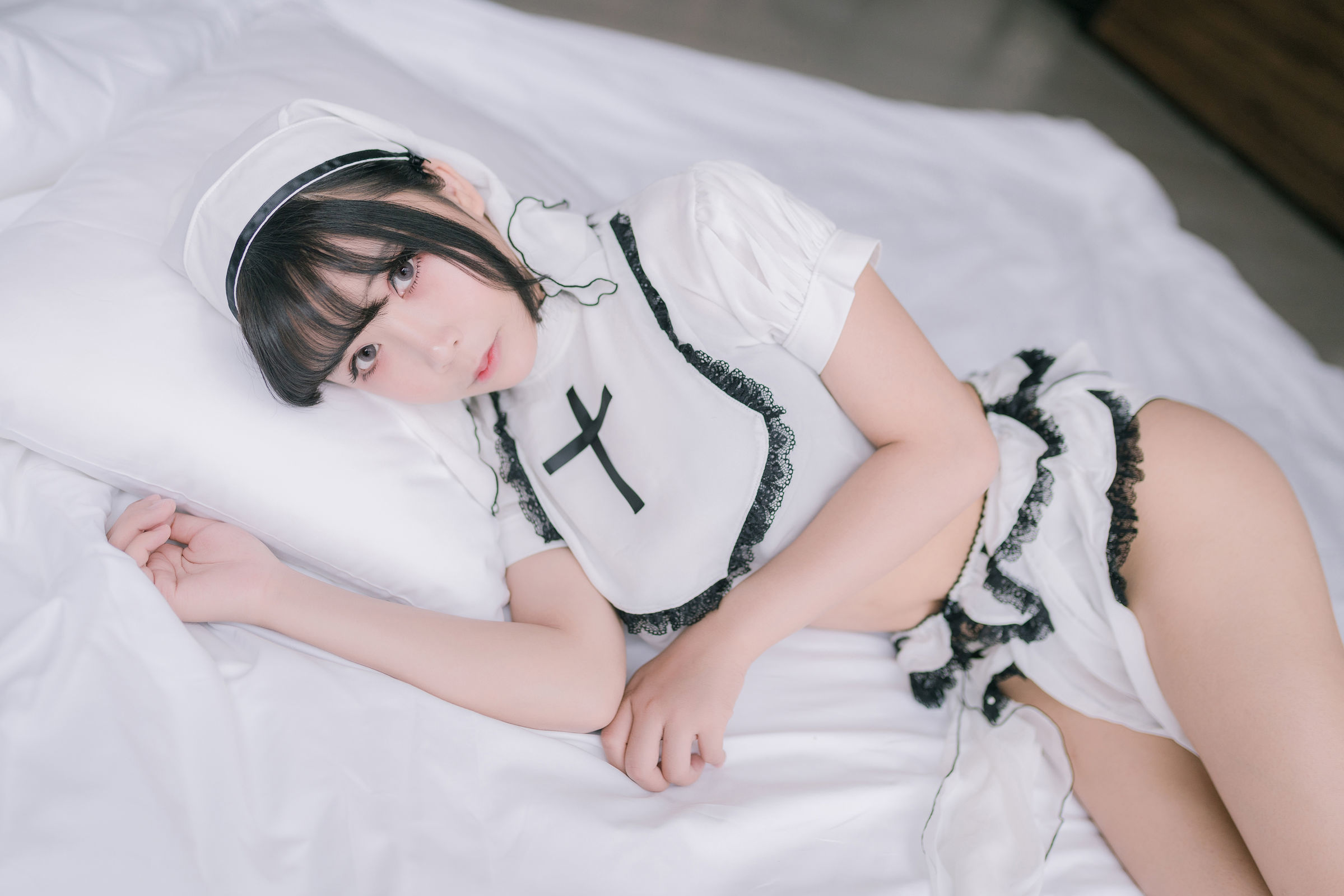 [萝莉COS] 二次元妹子抱走莫子aa – 纯白修女 [42P]