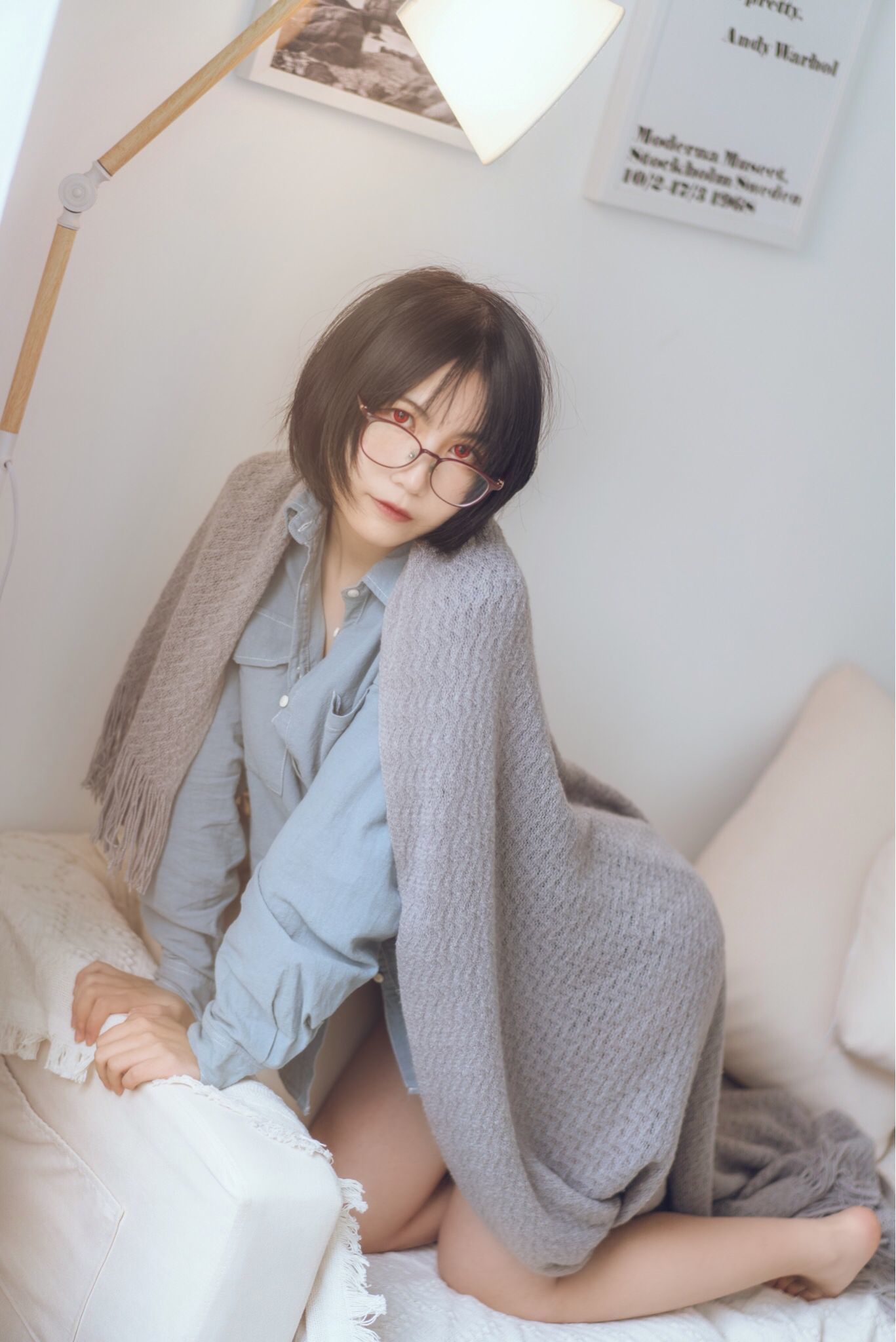 COSER美女逐月su 蓝色衬衫 [22P]