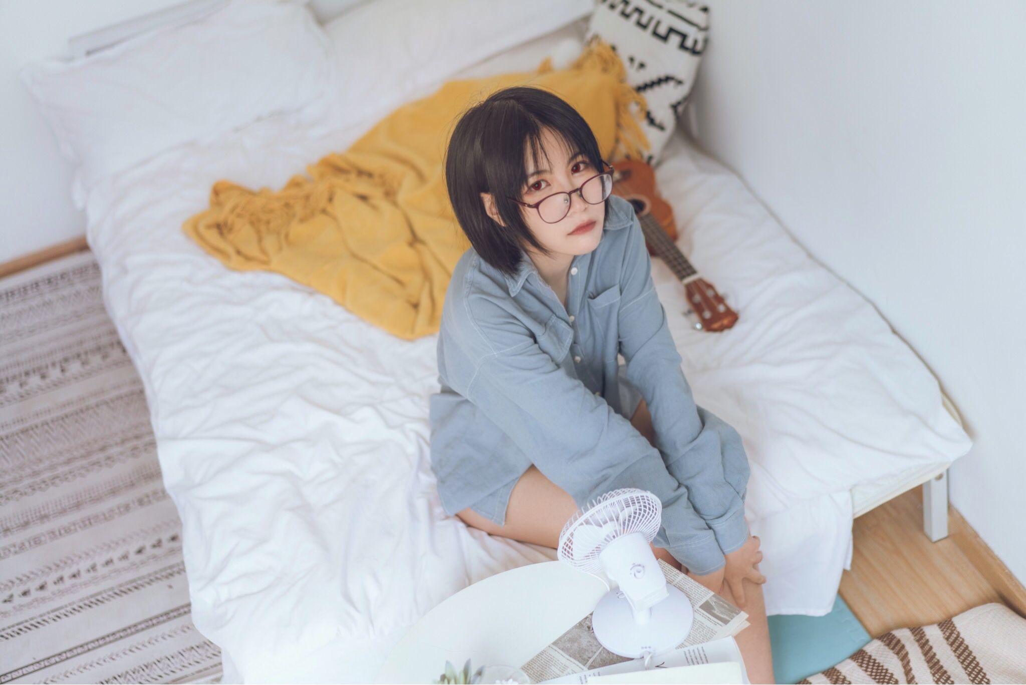 COSER美女逐月su 蓝色衬衫 [22P]