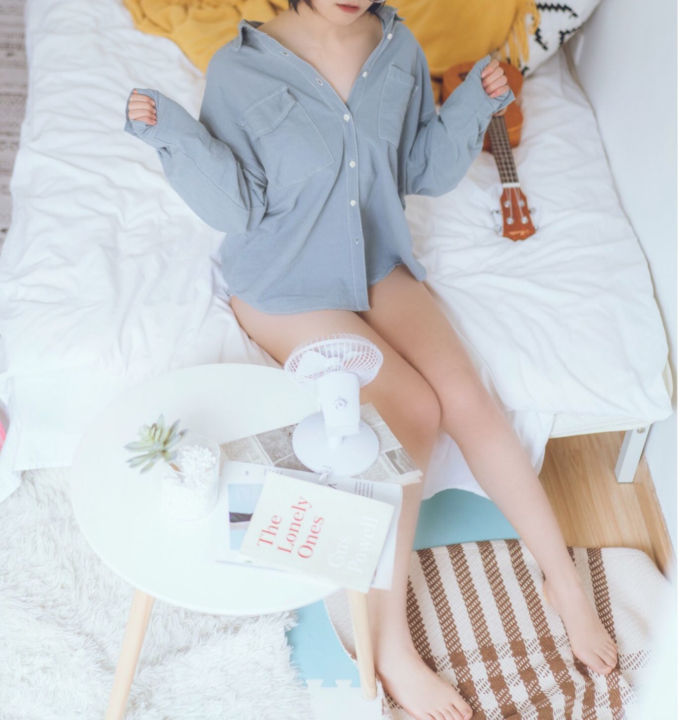 COSER美女逐月su 蓝色衬衫 [22P]