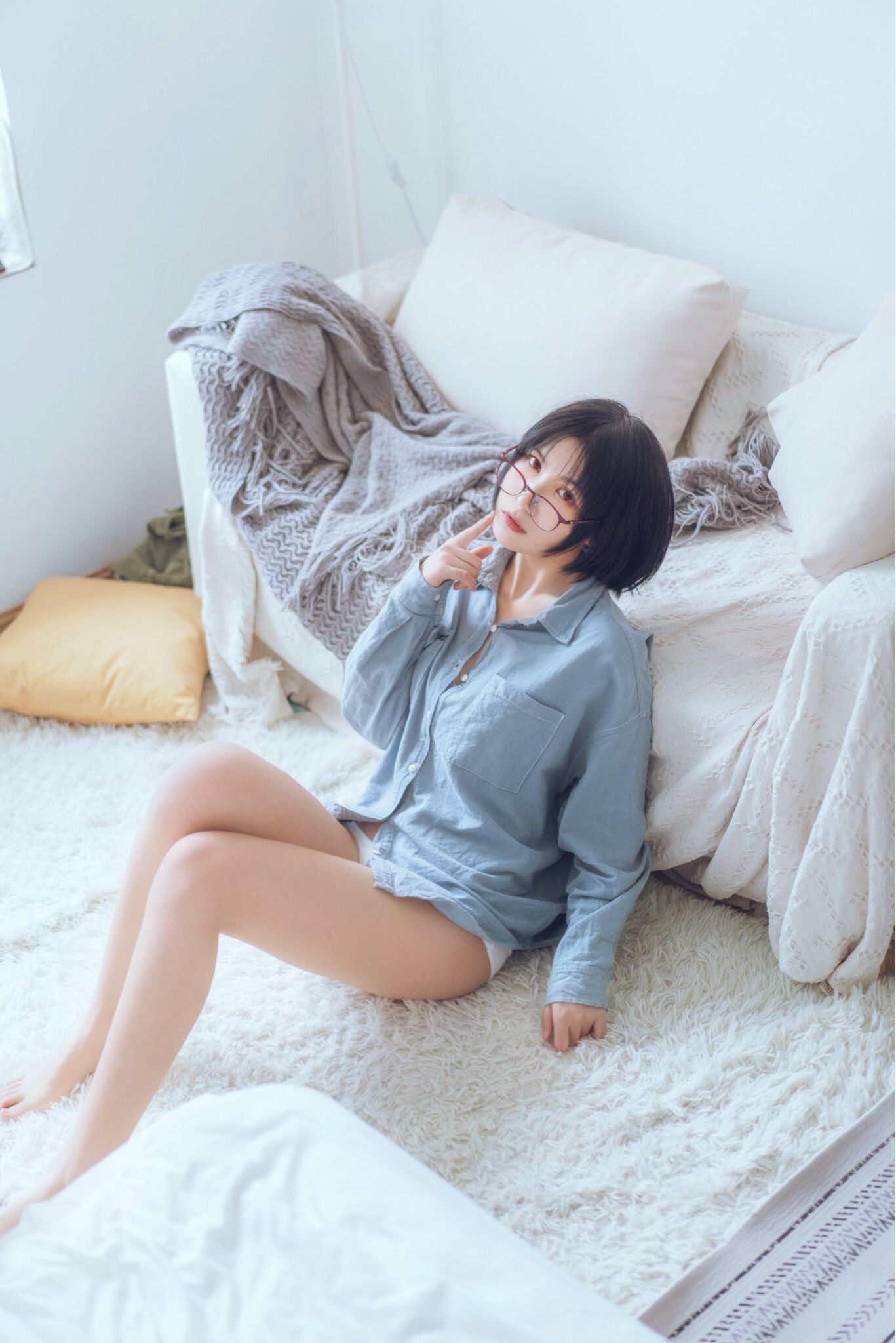 COSER美女逐月su 蓝色衬衫 [22P]