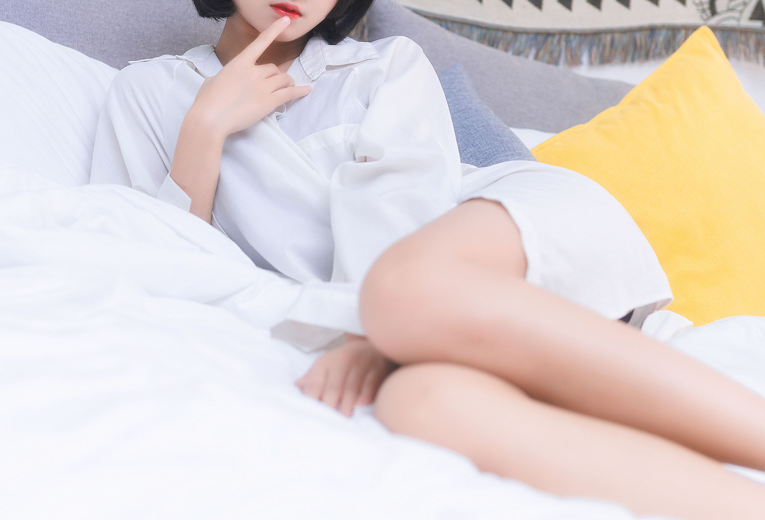微博妹子三度_69 – 衬衫日常 [22P]