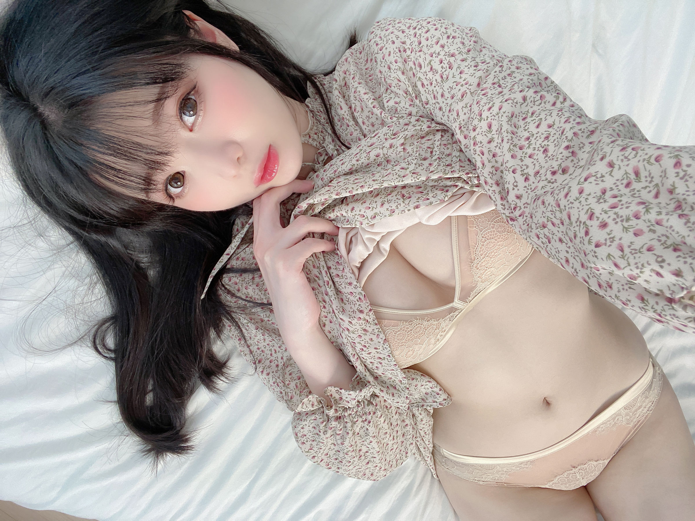 微博妹纸霜月shimo[fantia] 2022-12-16 私服 [31P]