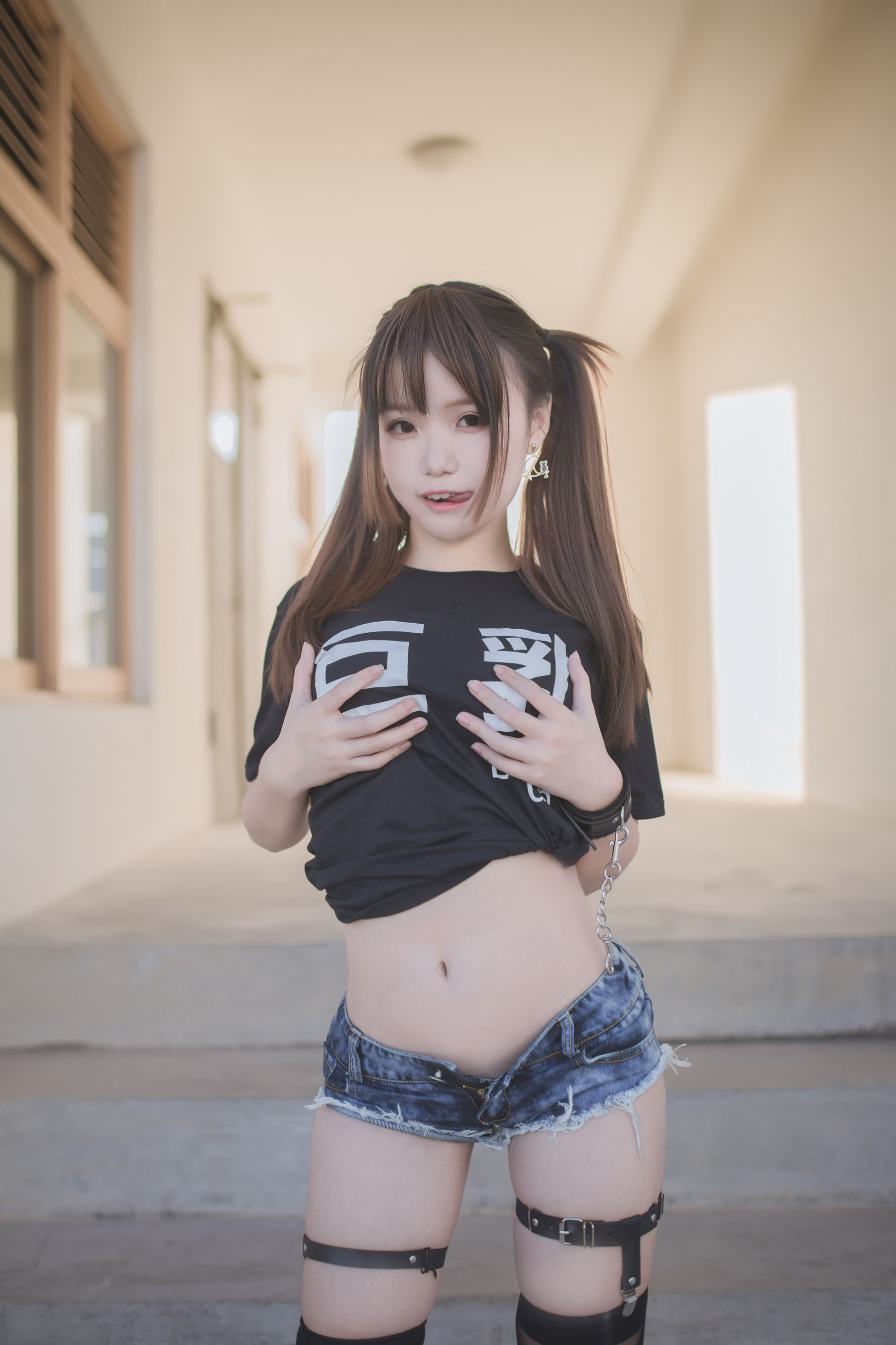 [萝莉COS] Yoko宅夏《巨乳》 [28P]