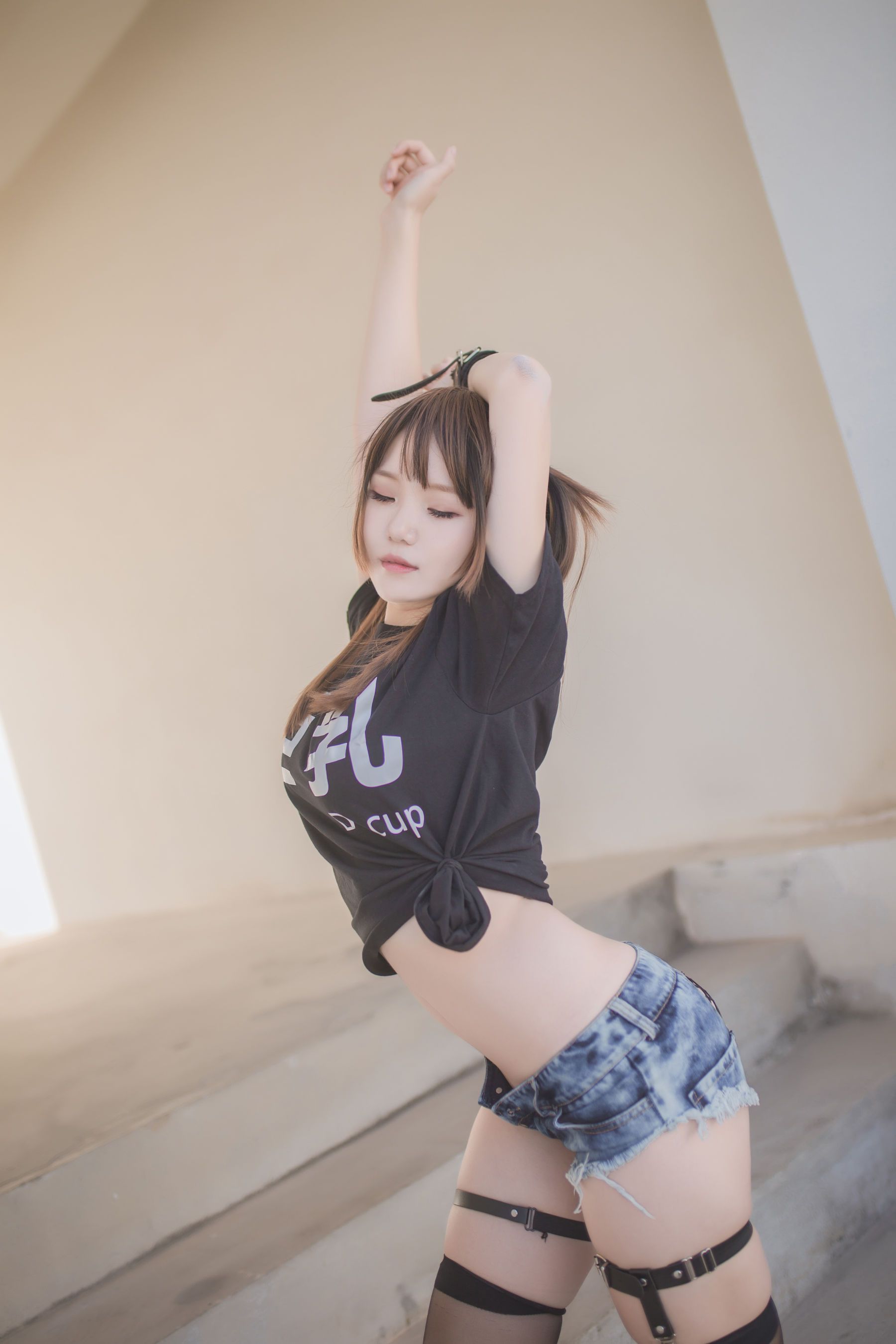 [萝莉COS] Yoko宅夏《巨乳》 [28P]