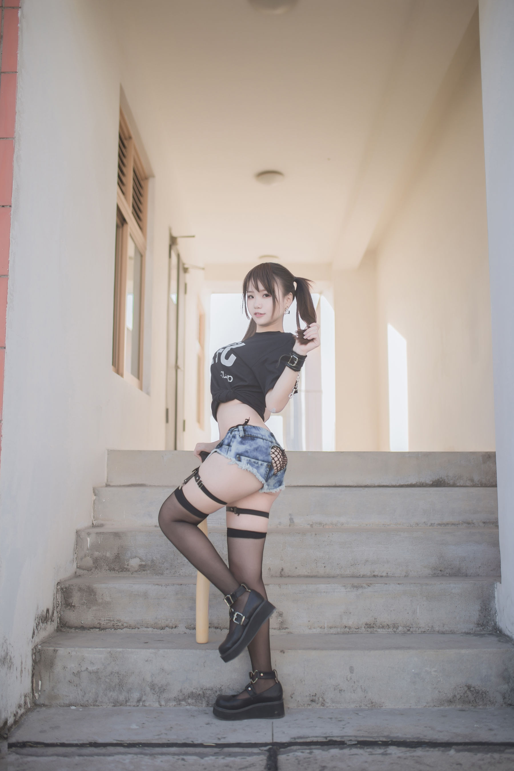 [萝莉COS] Yoko宅夏《巨乳》 [28P]