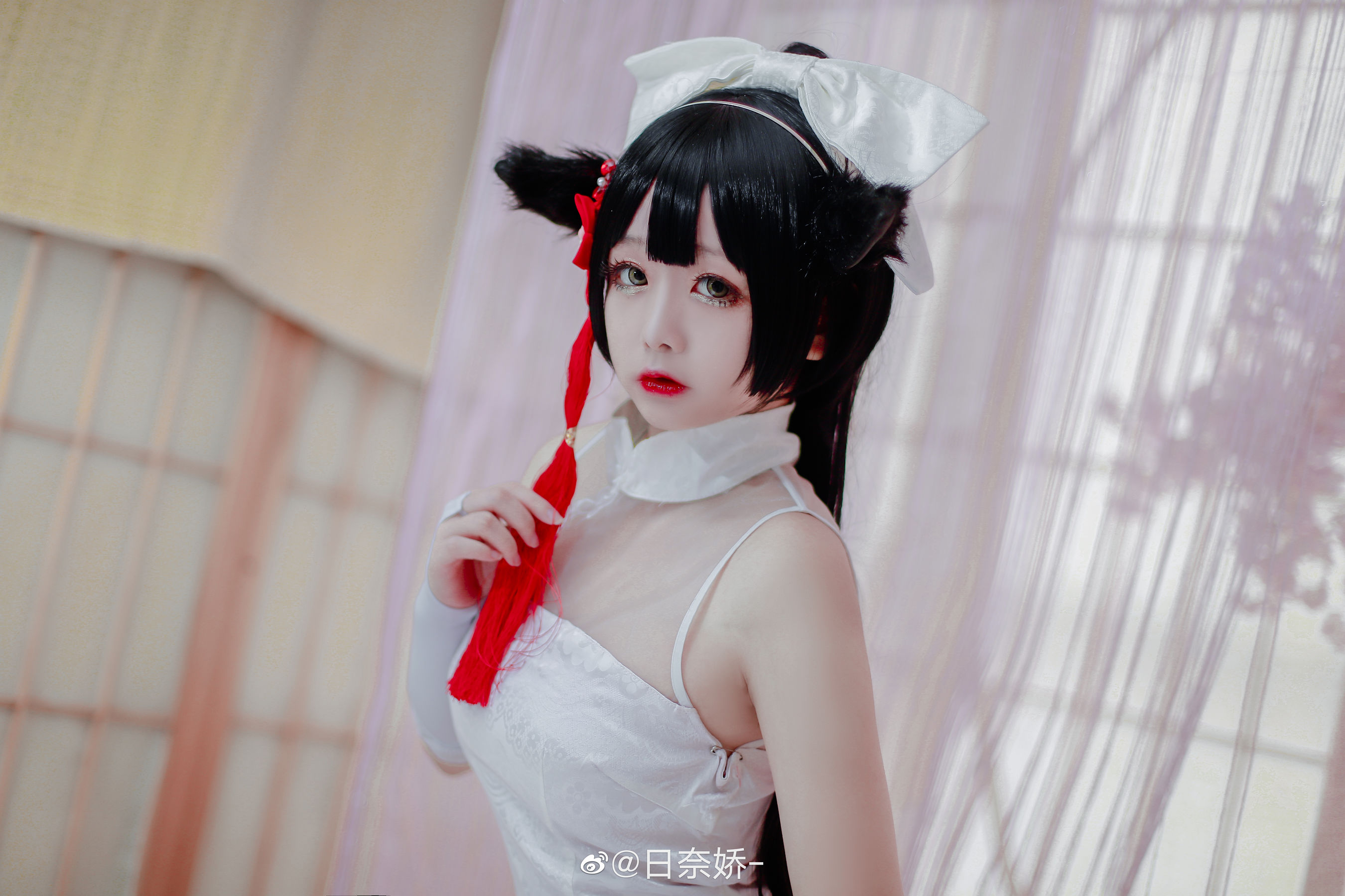 日奈娇 – 高雄獒红+白旗袍 [17P]