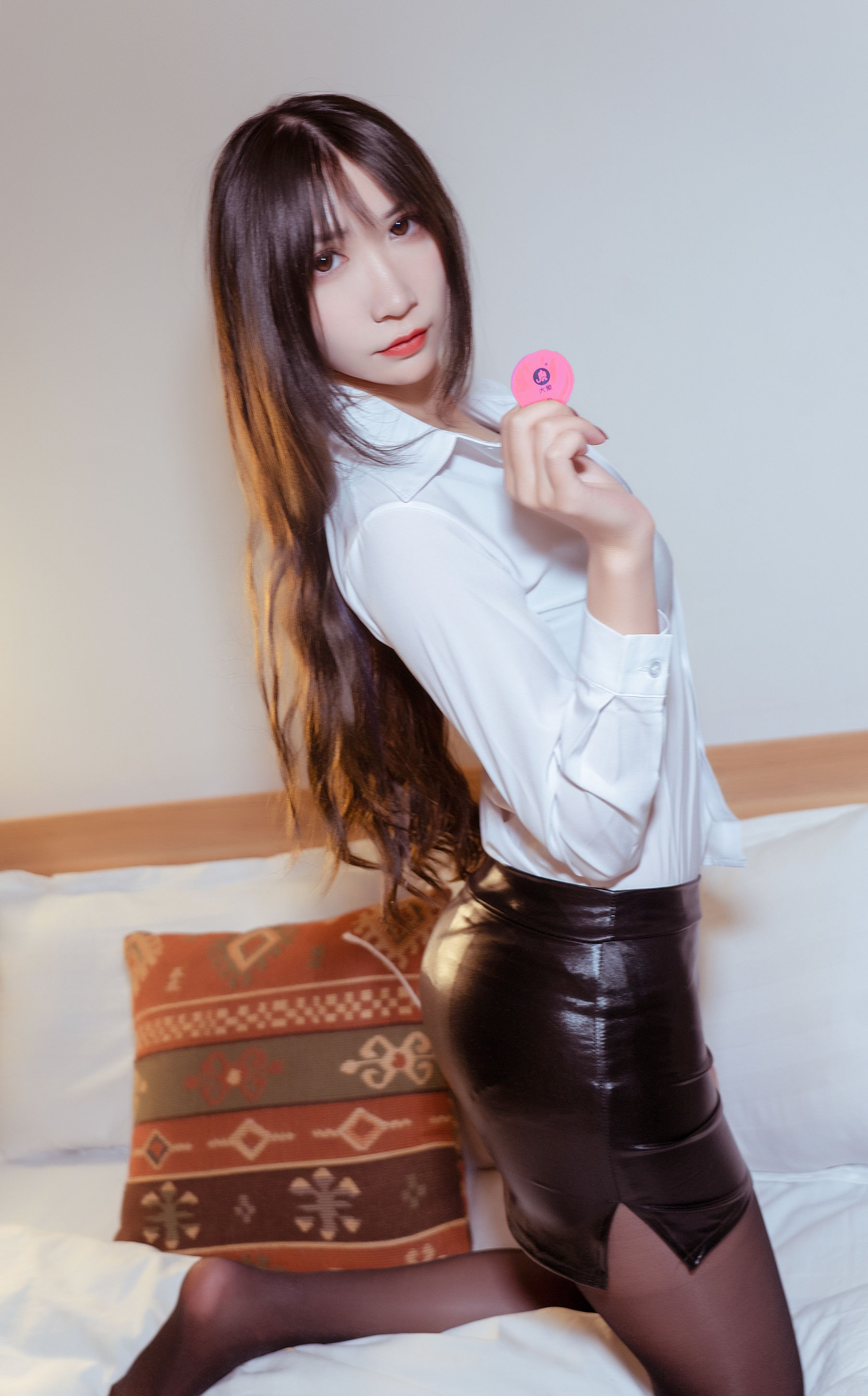 动漫博主阮邑_Fairy – 大象 OL [21P]