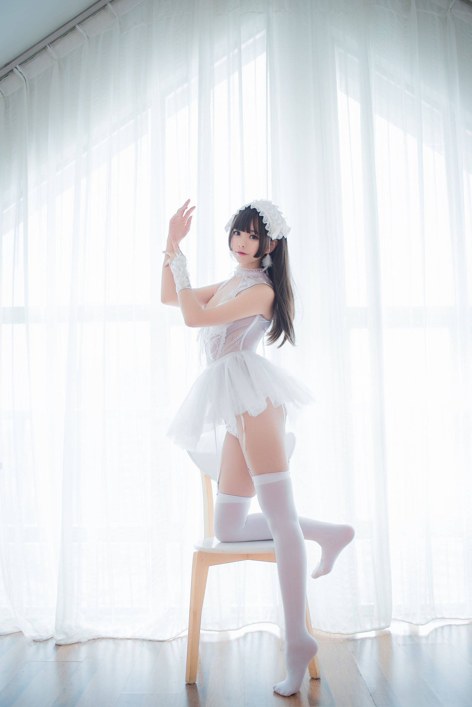 [萝莉COS] 萌系小野妹子w – 白色纱裙+蕾姆护士+蕾姆兔女郎 [30P]