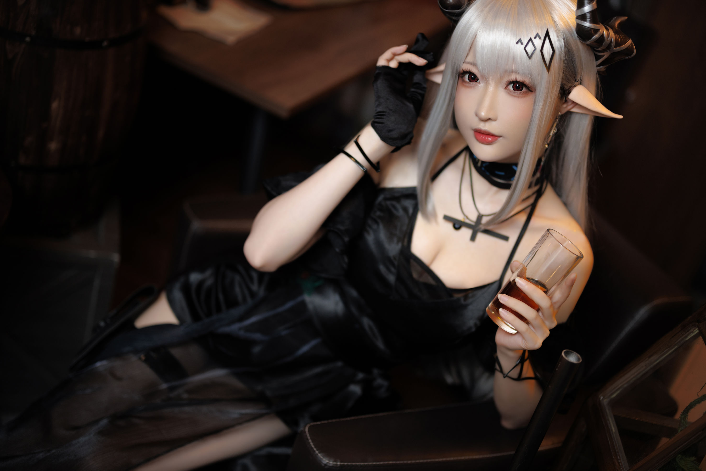 Coser小姐姐南宫 – 泥岩 礼服 [21P]
