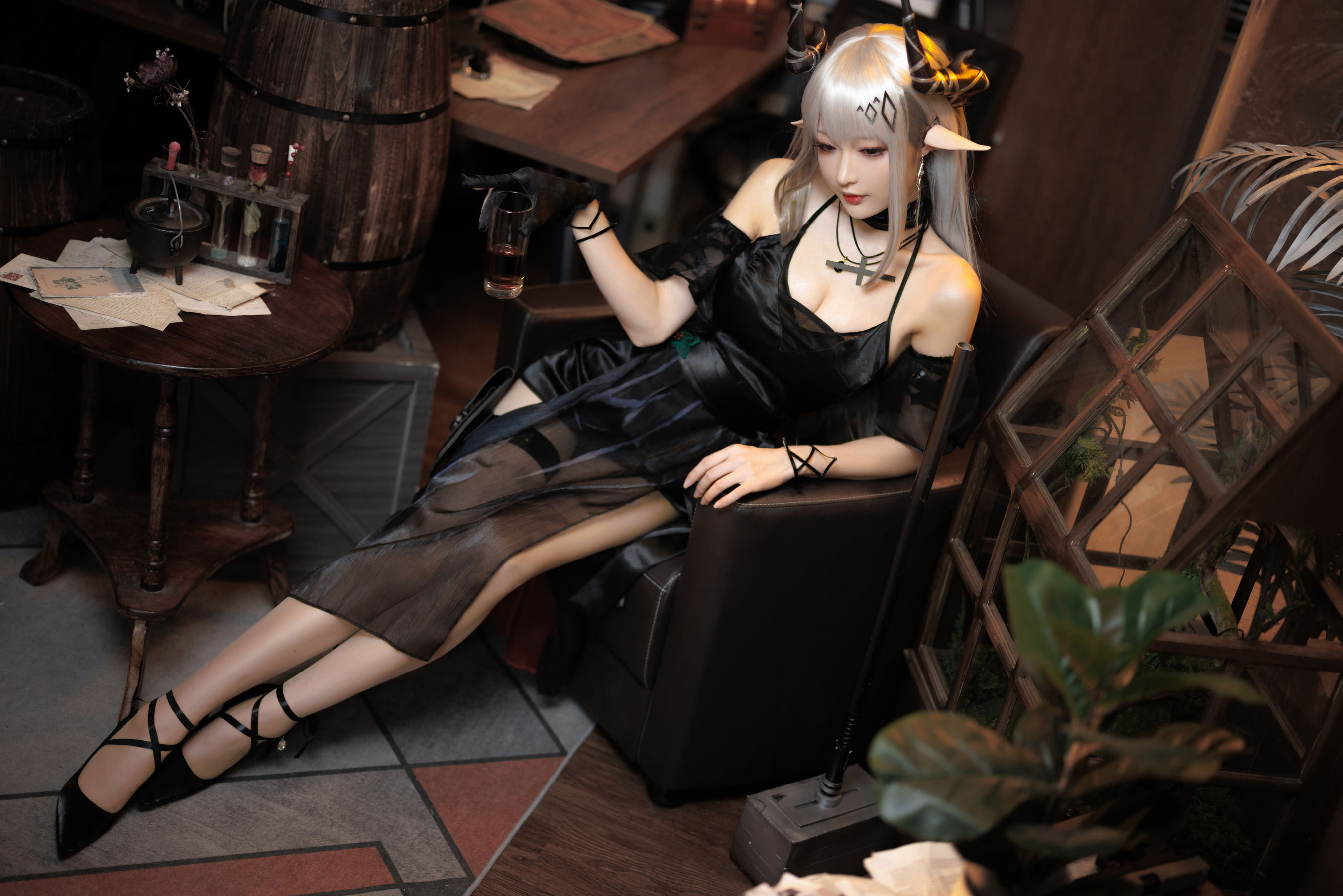 Coser小姐姐南宫 – 泥岩 礼服 [21P]