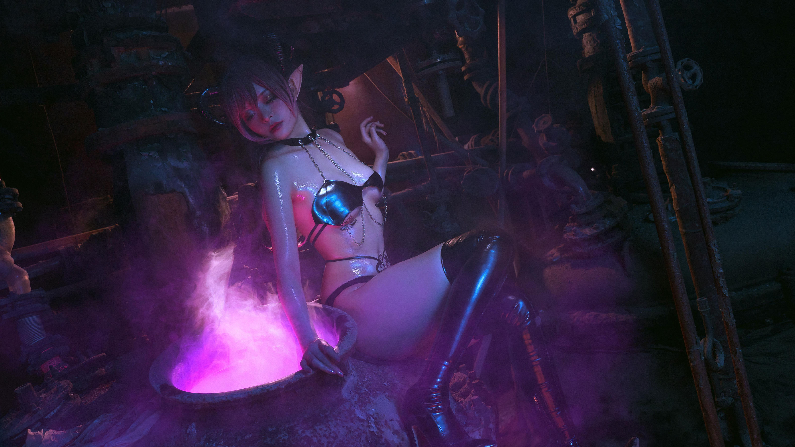 爆机少女喵小吉 – 魅魔 [16P]