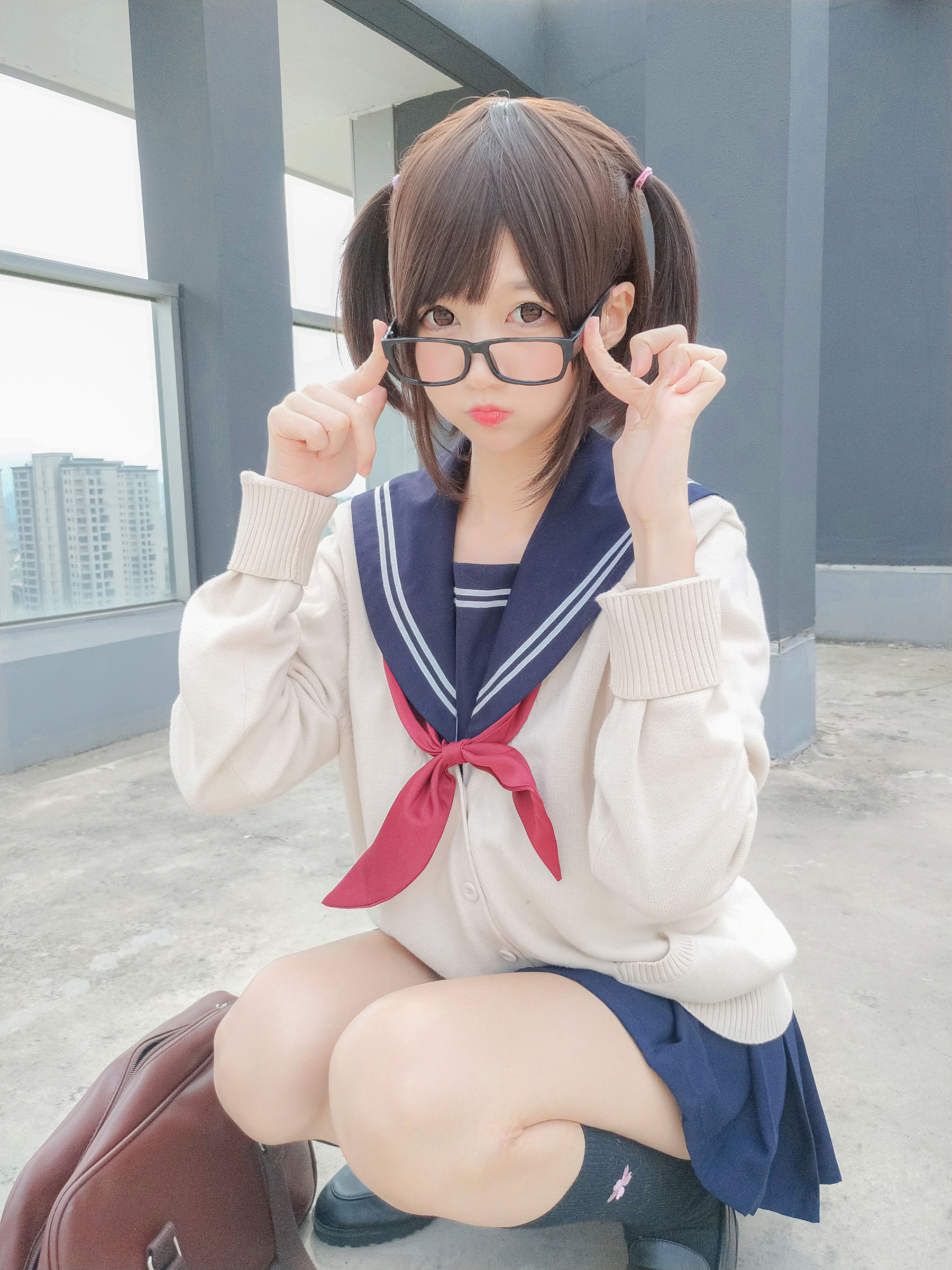[Cosplay写真] NAGISA魔物喵 – 海军JK风 [40P]