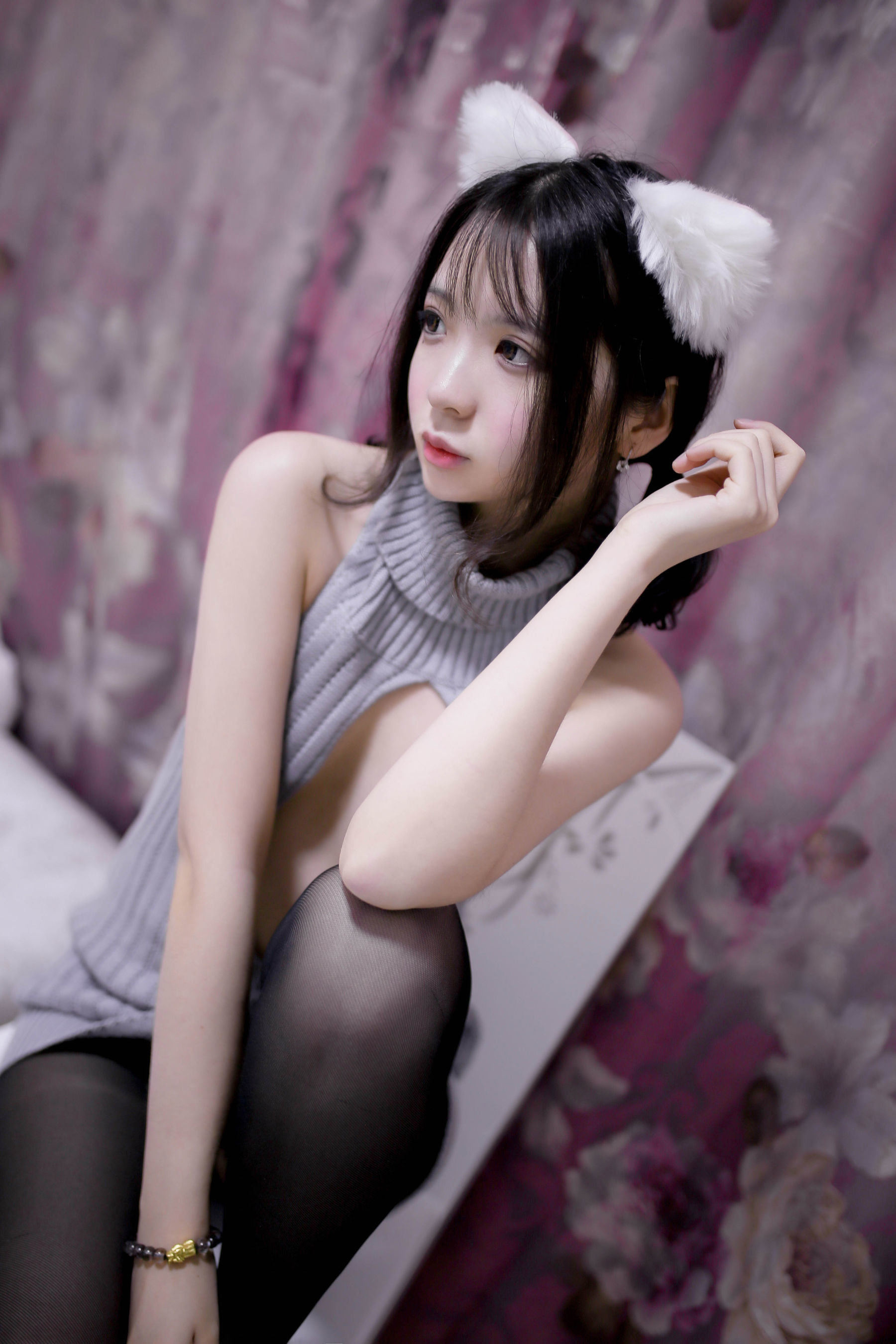 疯猫ss 露背毛衣 [16P]