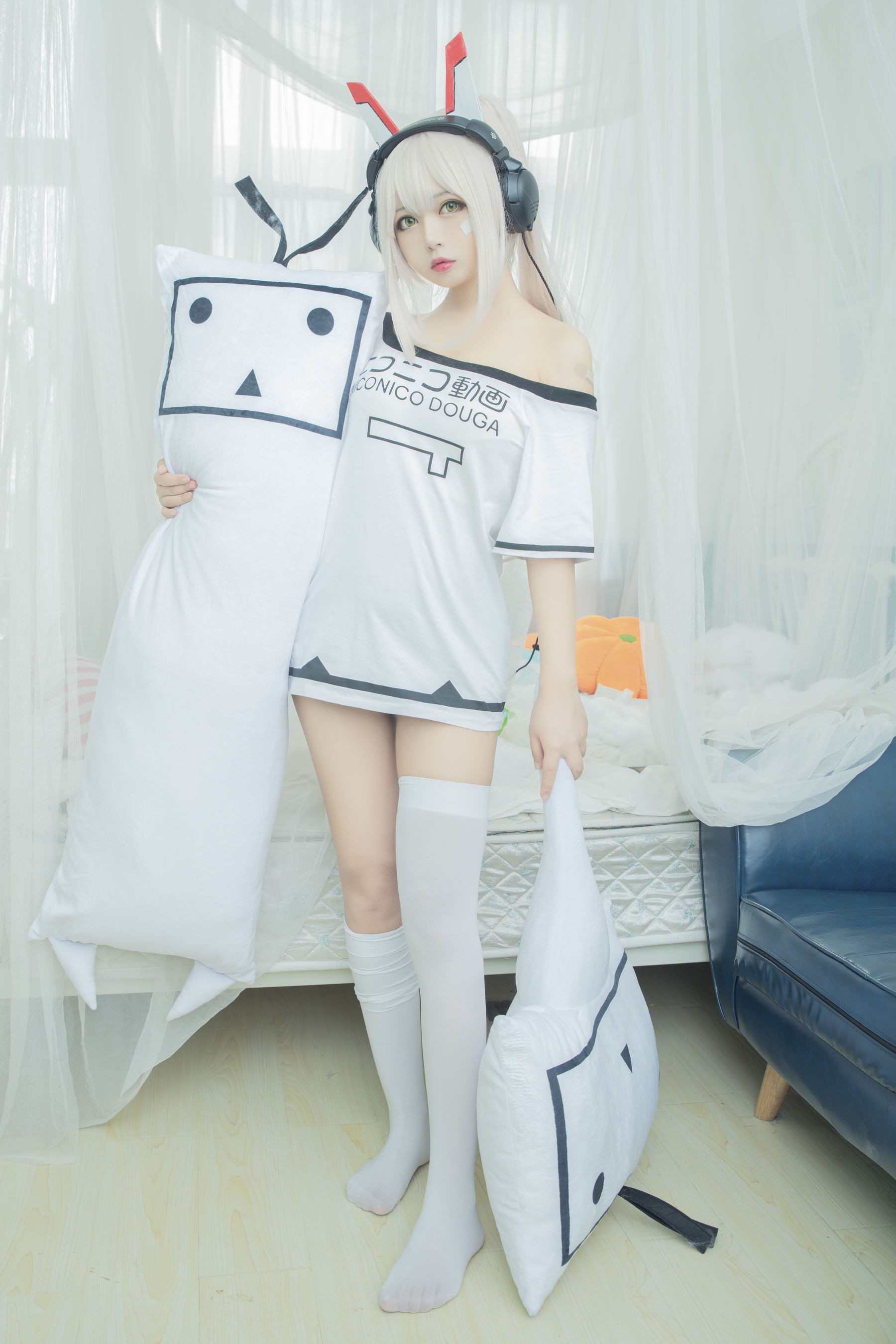大眼萌妹黑猫猫OvO – 肥宅凌波 [19P]