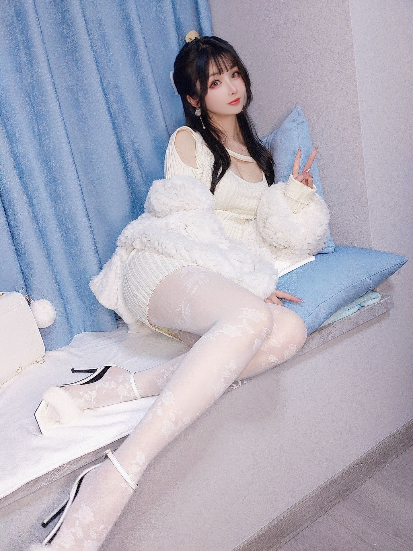 COS福利rioko凉凉子(肉扣热热子) – 元宵节特辑 [25P]