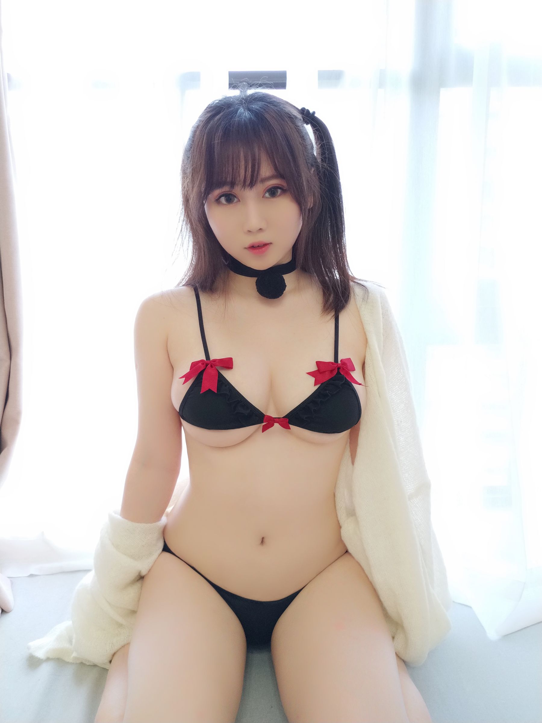 蜜桃少女是依酱呀 黑色情趣内衣 [28P]