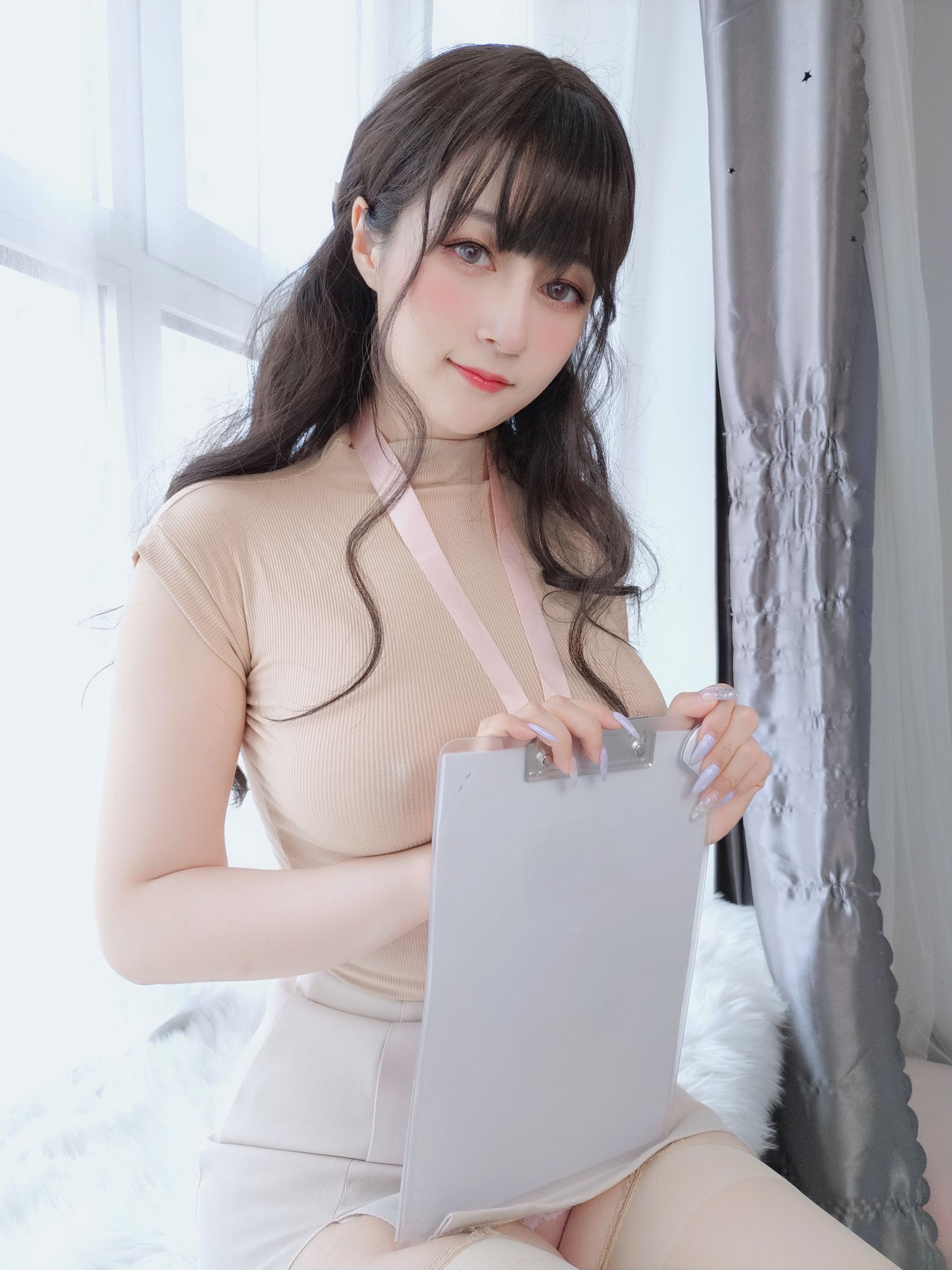 Coser小姐姐白银 – 仕事中の後輩 [22P]